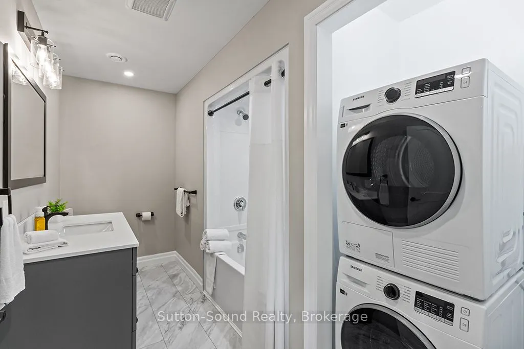 18 Maple Golf Crescent, #2