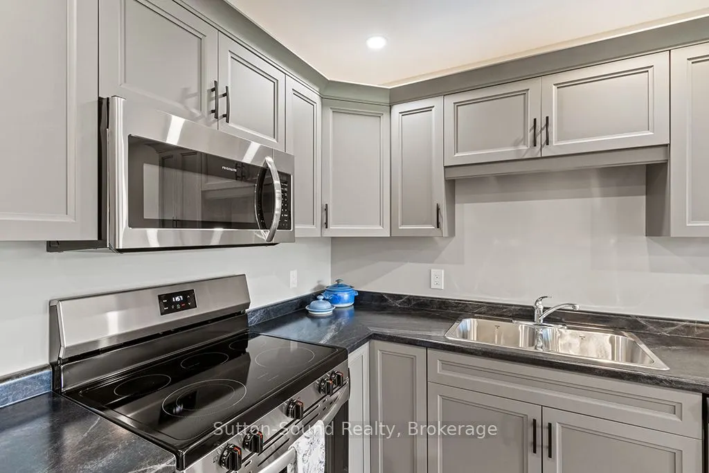 18 Maple Golf Crescent, #2