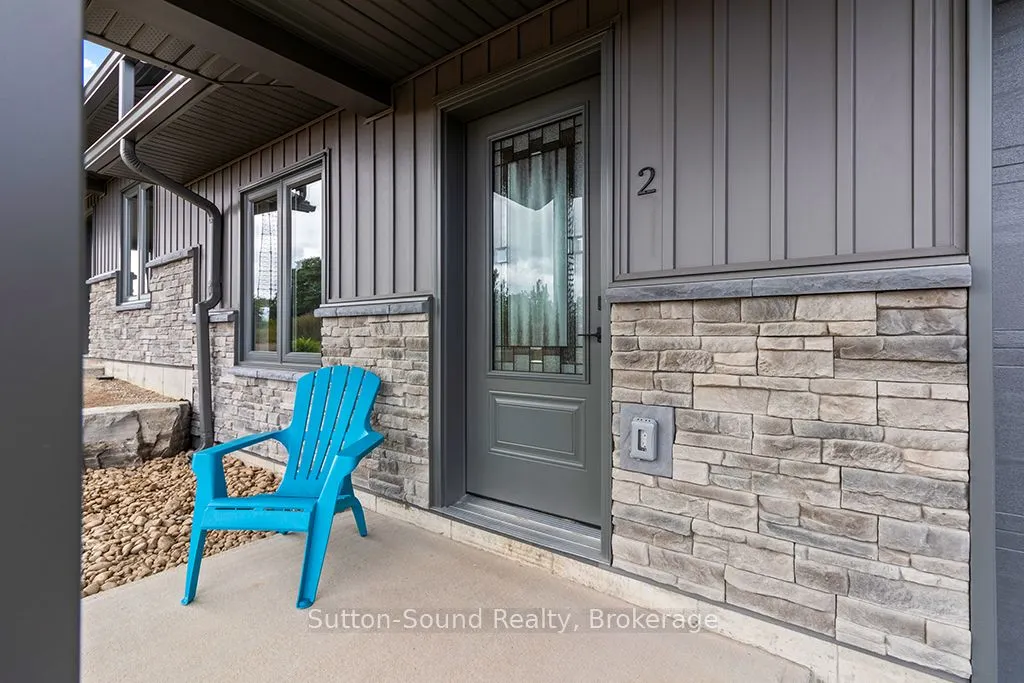 18 Maple Golf Crescent, #2