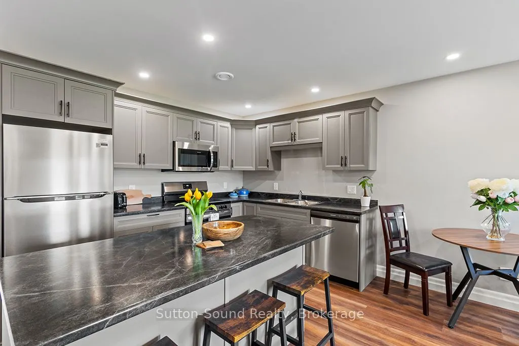 18 Maple Golf Crescent, #2