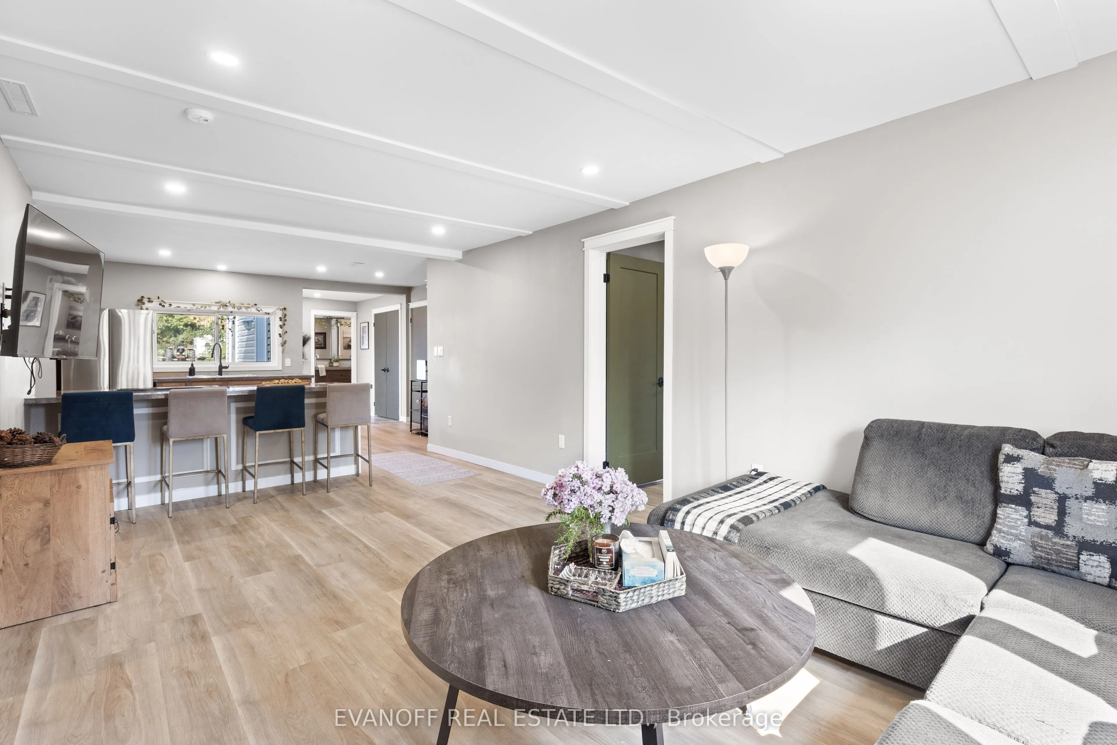 76 Bond Street W