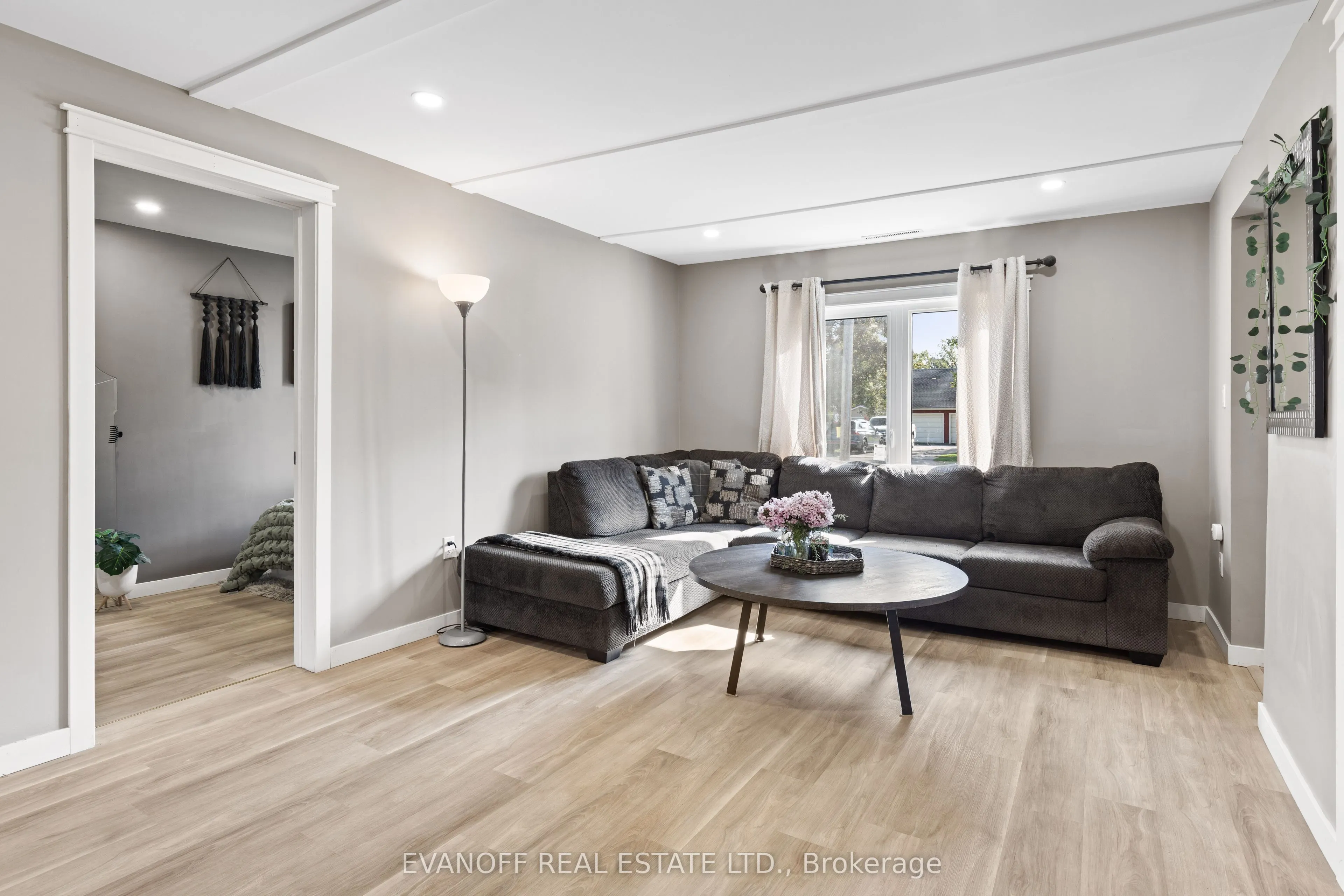 76 Bond Street W