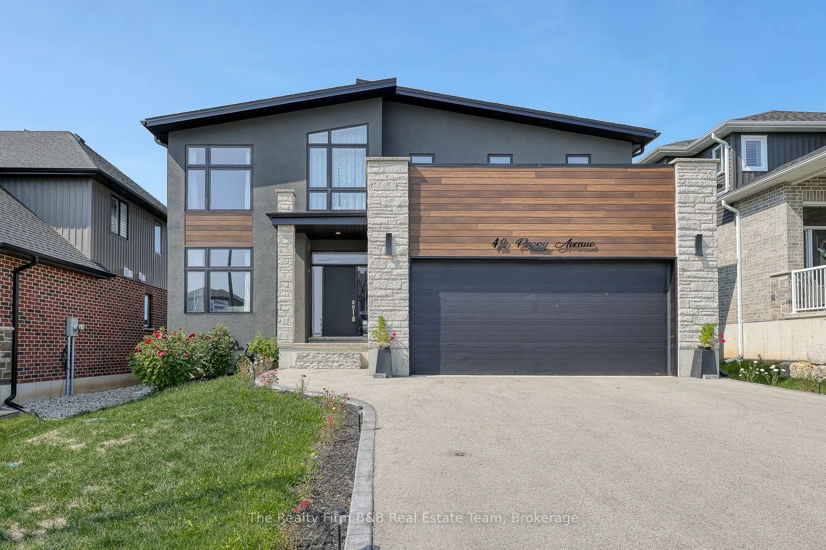 42 PEGGY Avenue