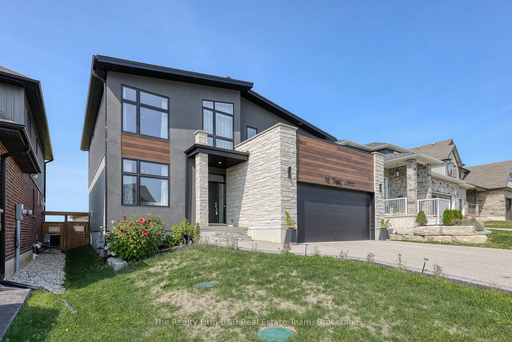 42 PEGGY Avenue