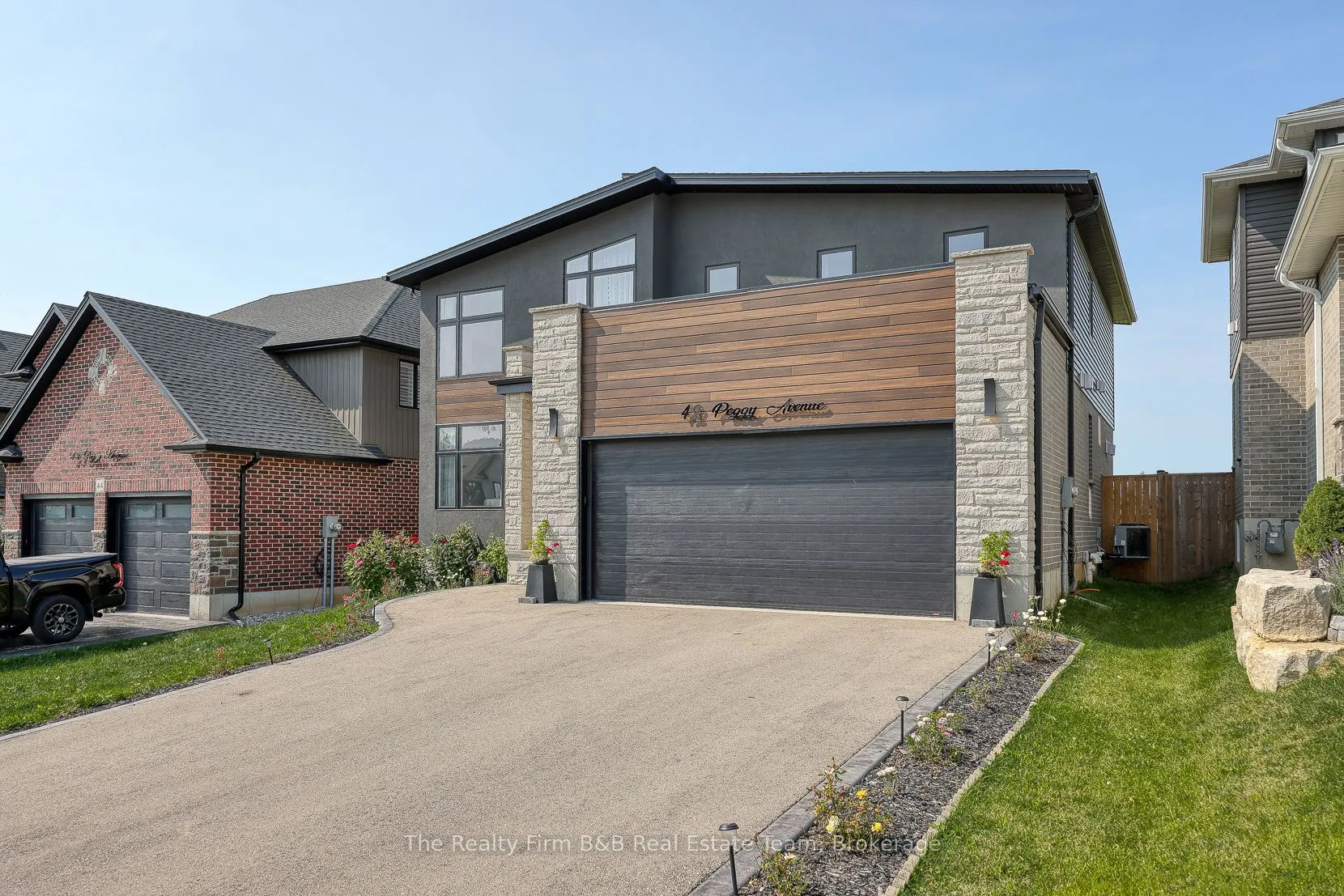 42 PEGGY Avenue