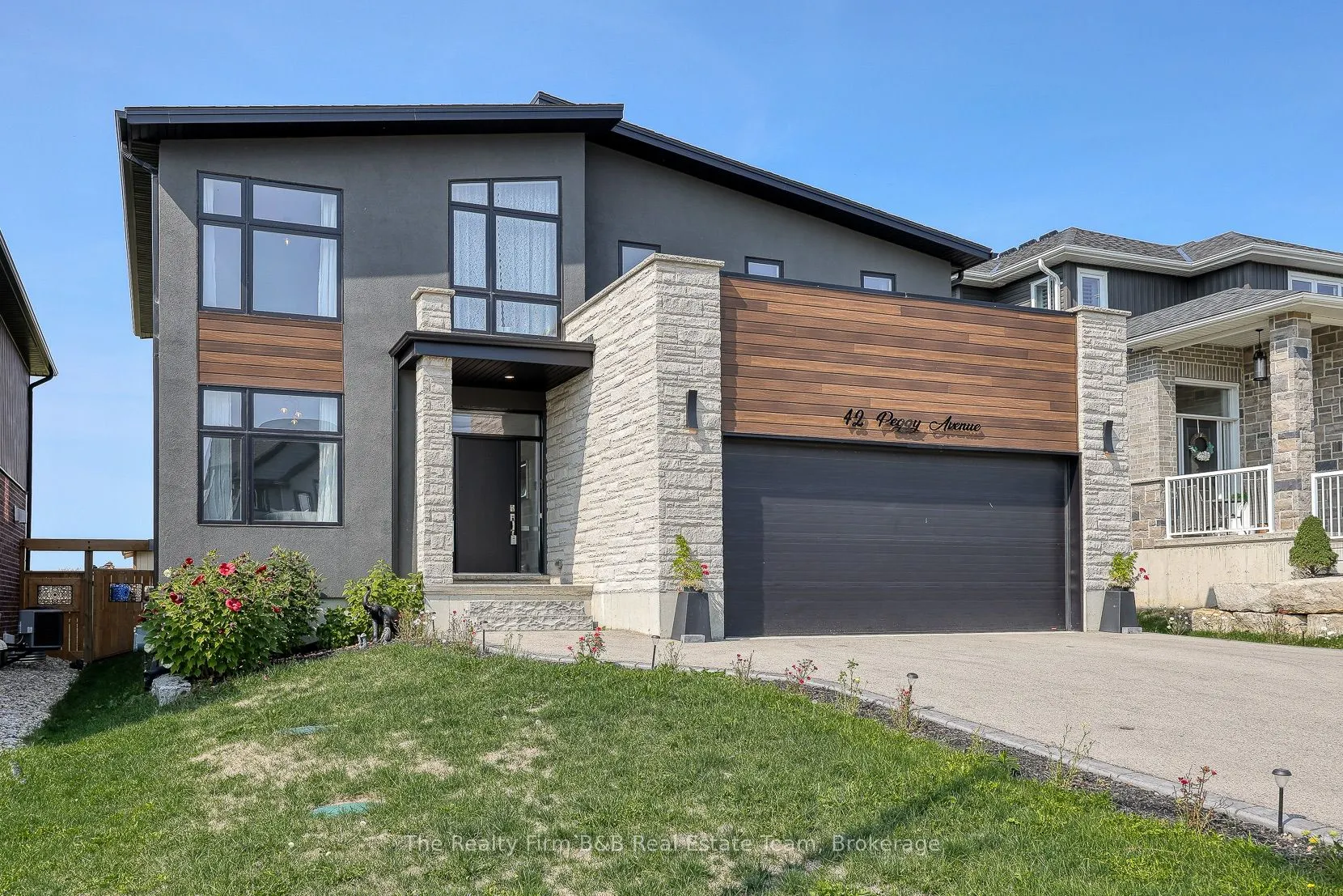 42 PEGGY Avenue