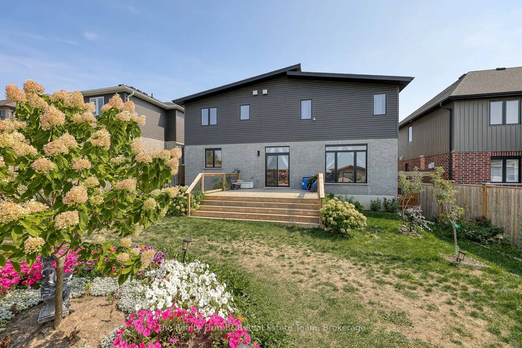 42 PEGGY Avenue