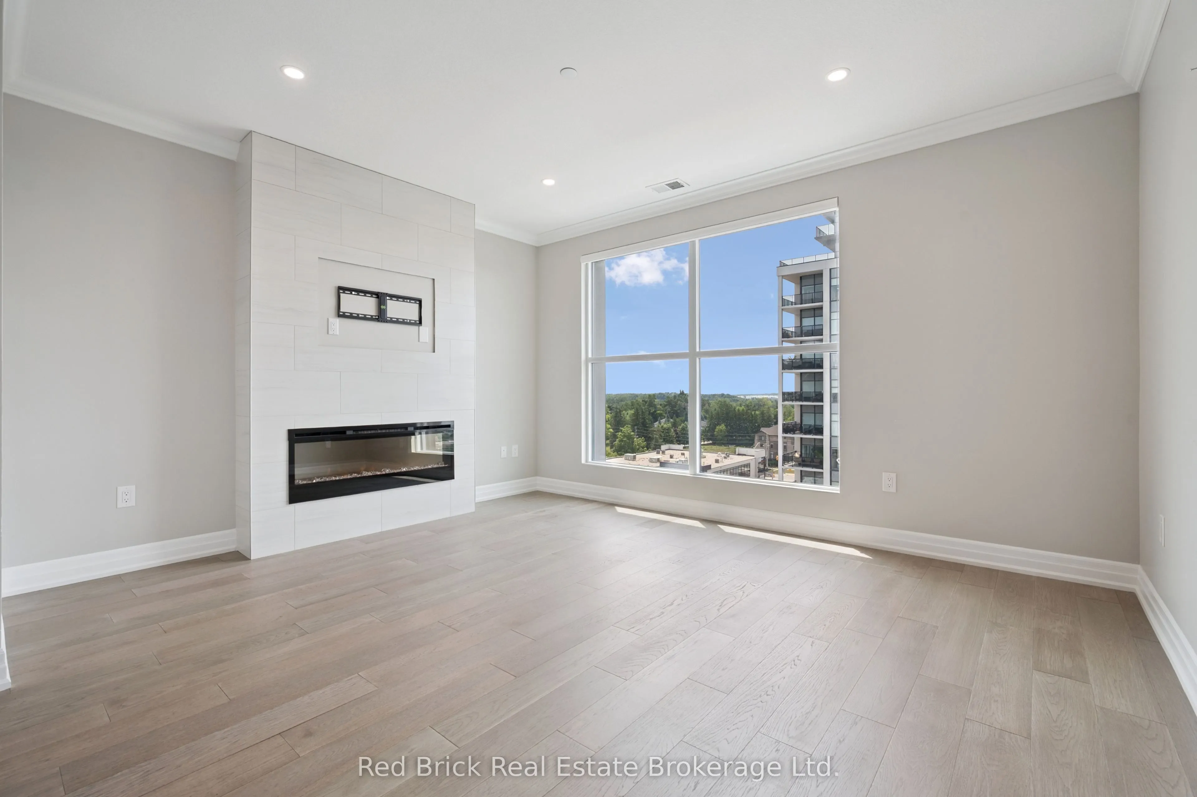 1880 GORDON Street, #805