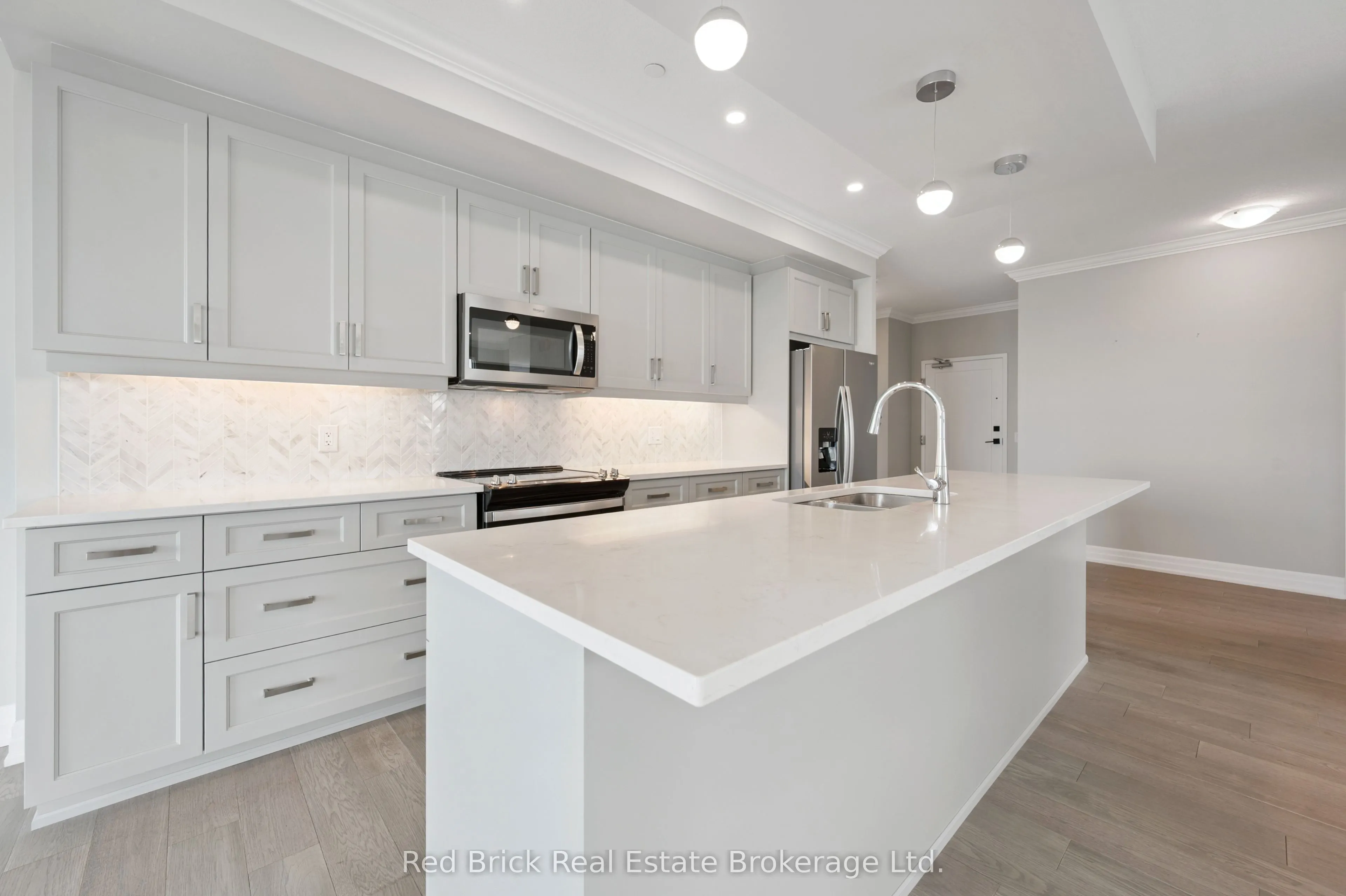 1880 GORDON Street, #805