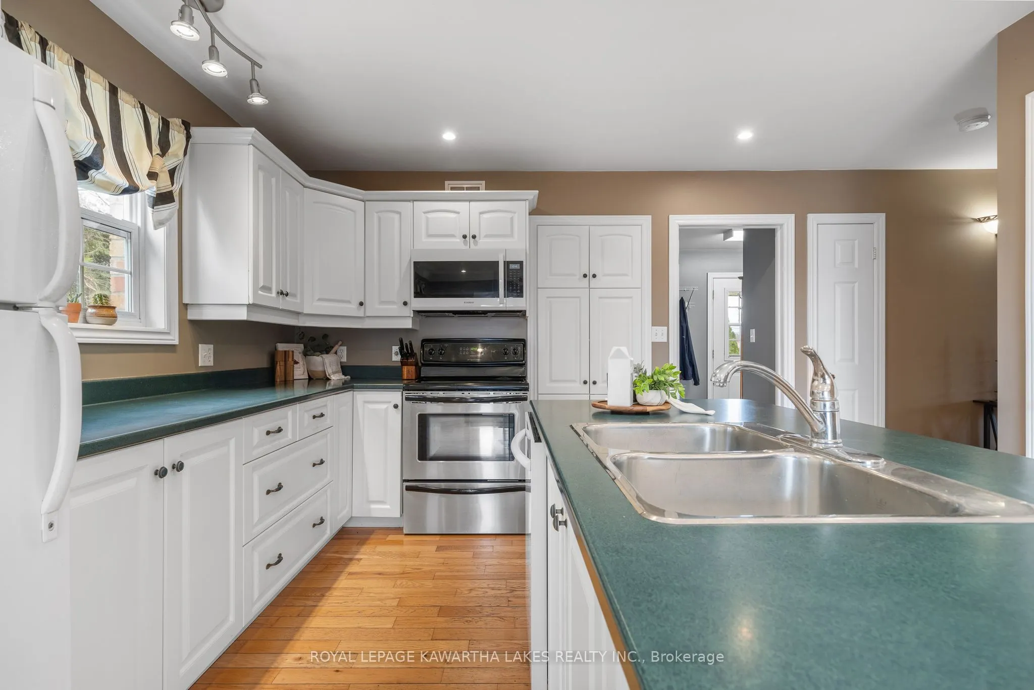 890 Woodville Road
