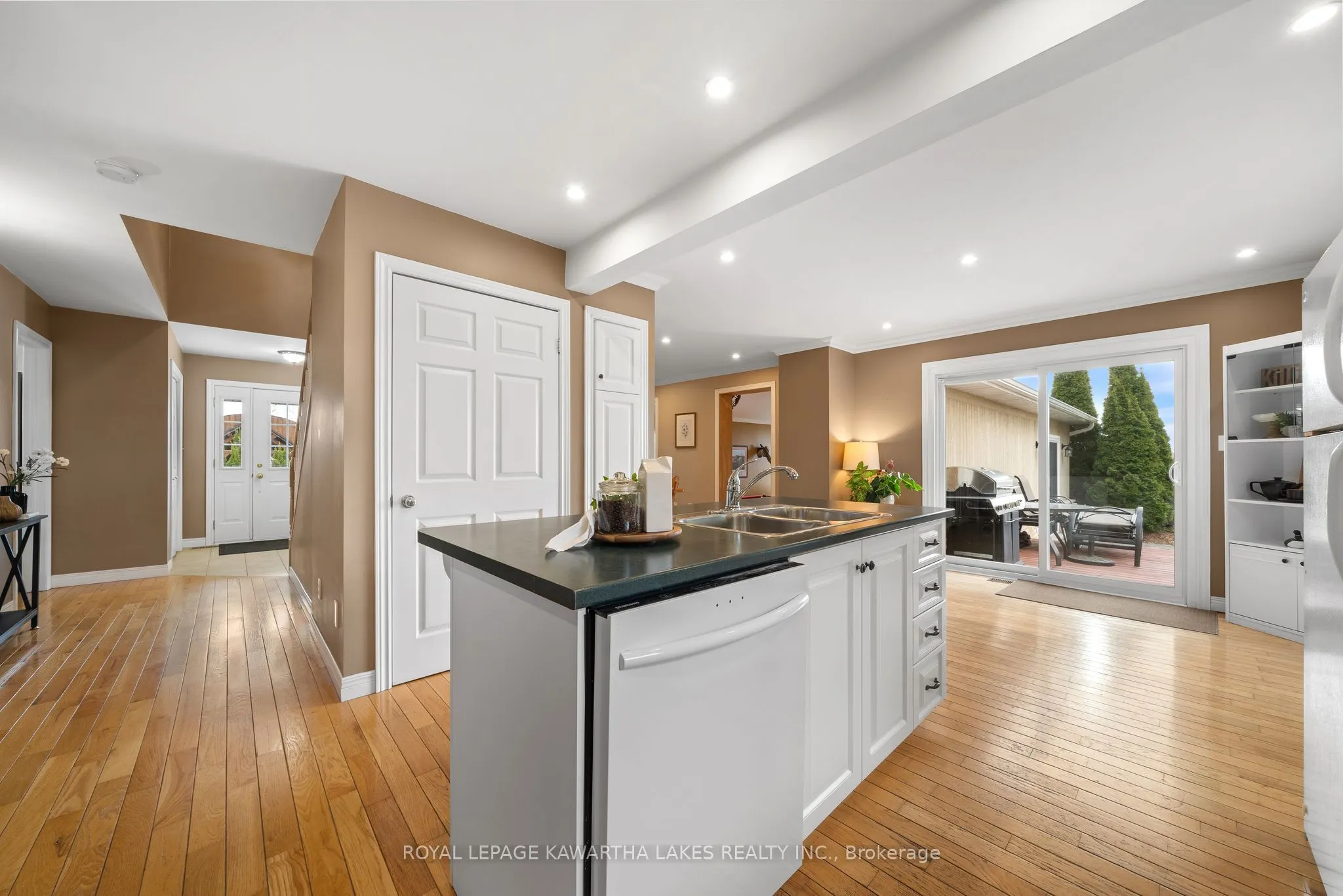 890 Woodville Road