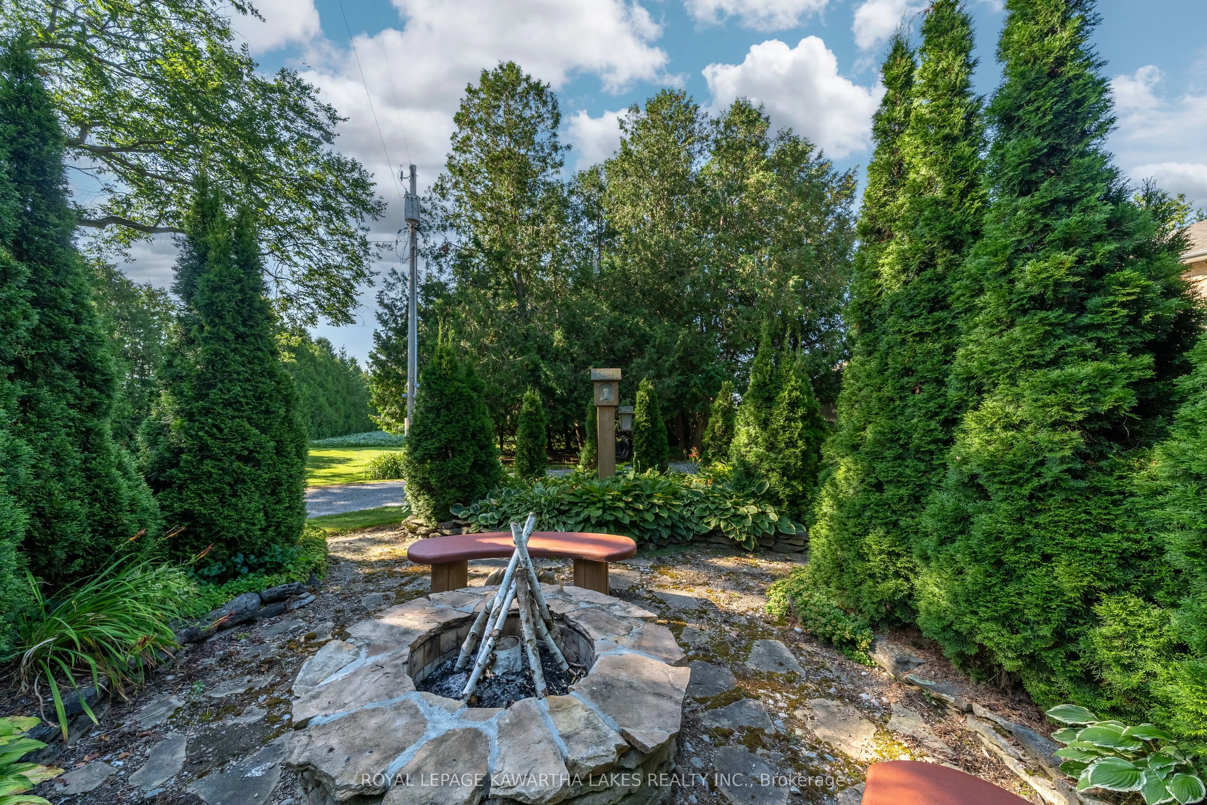 890 Woodville Road
