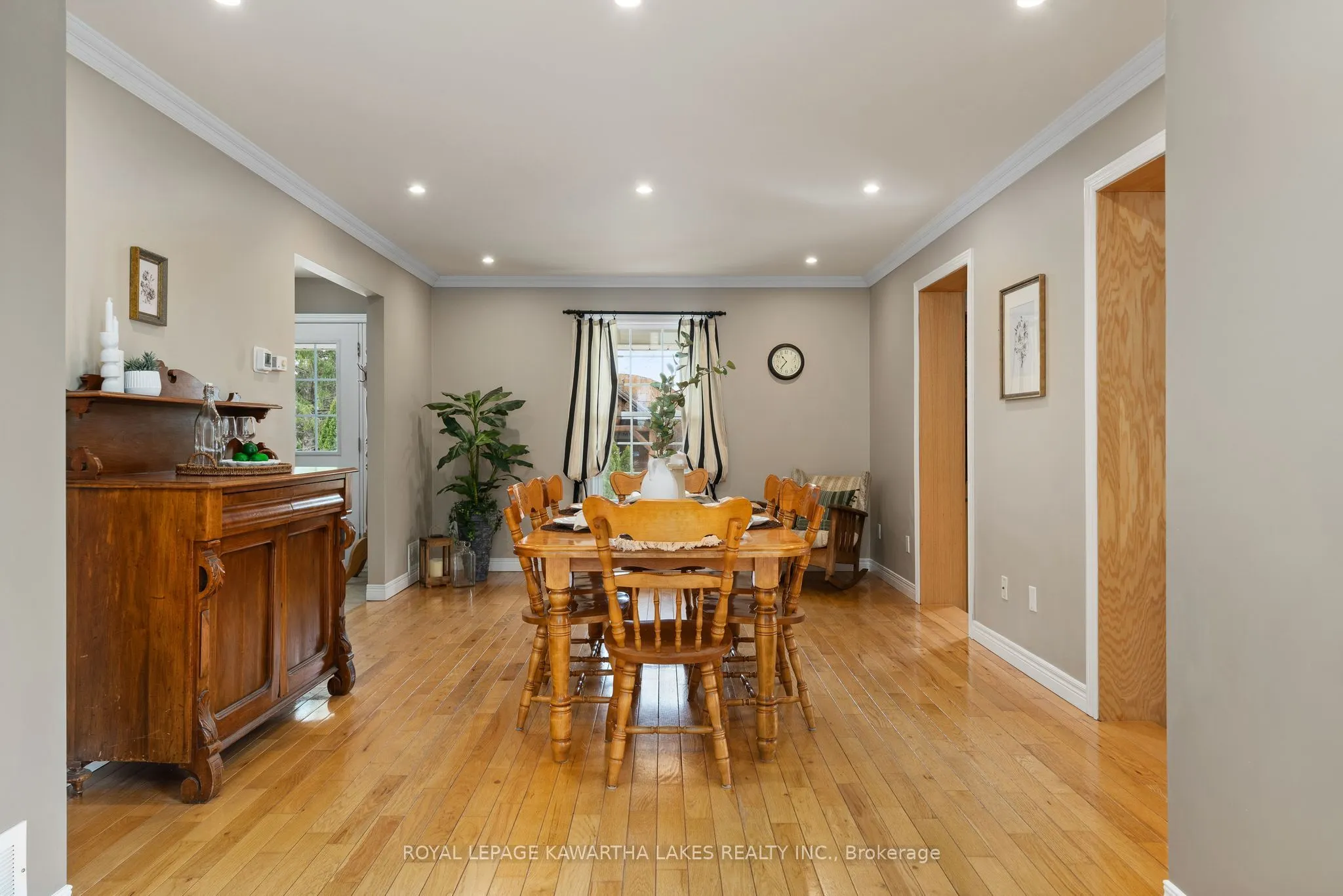890 Woodville Road