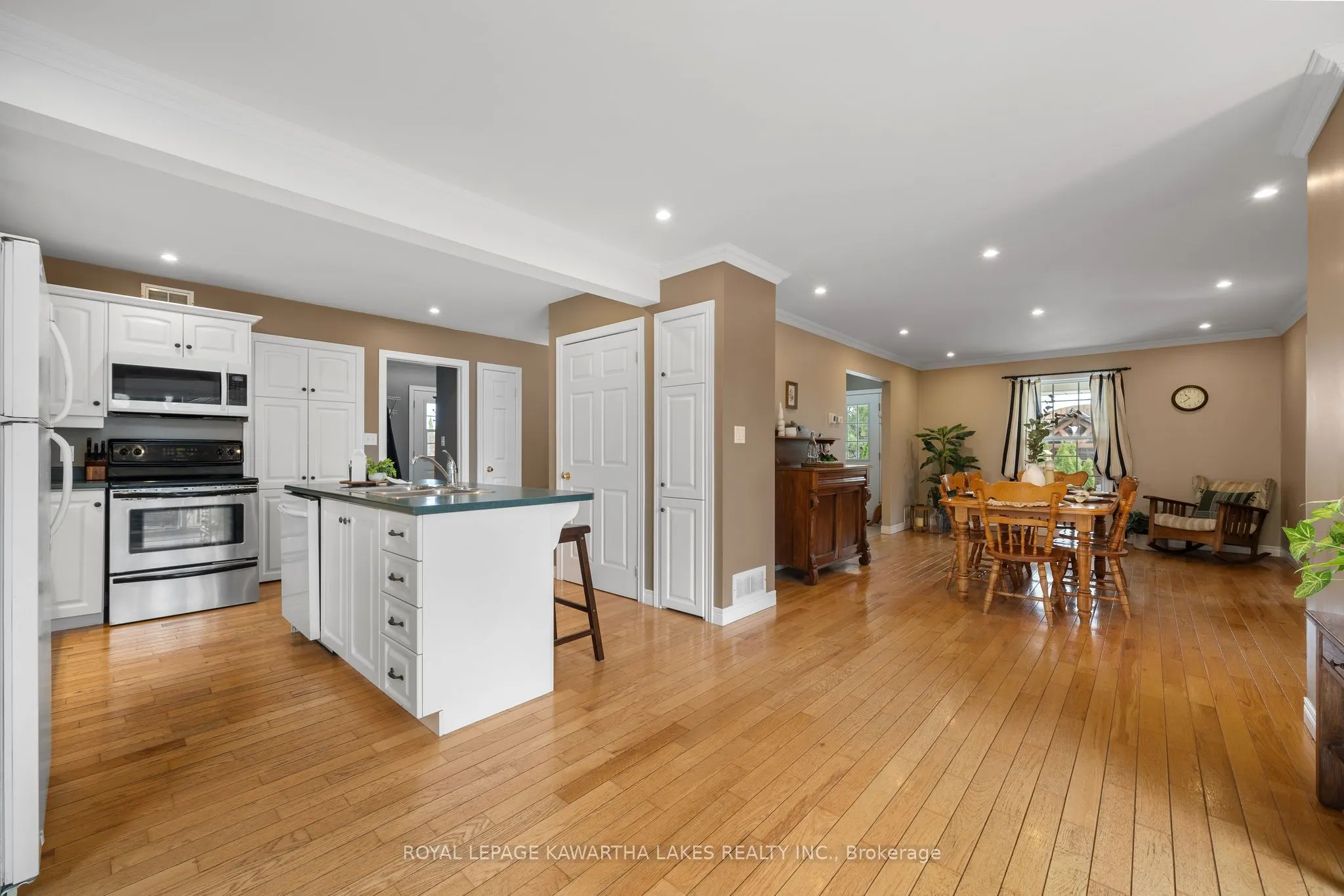 890 Woodville Road