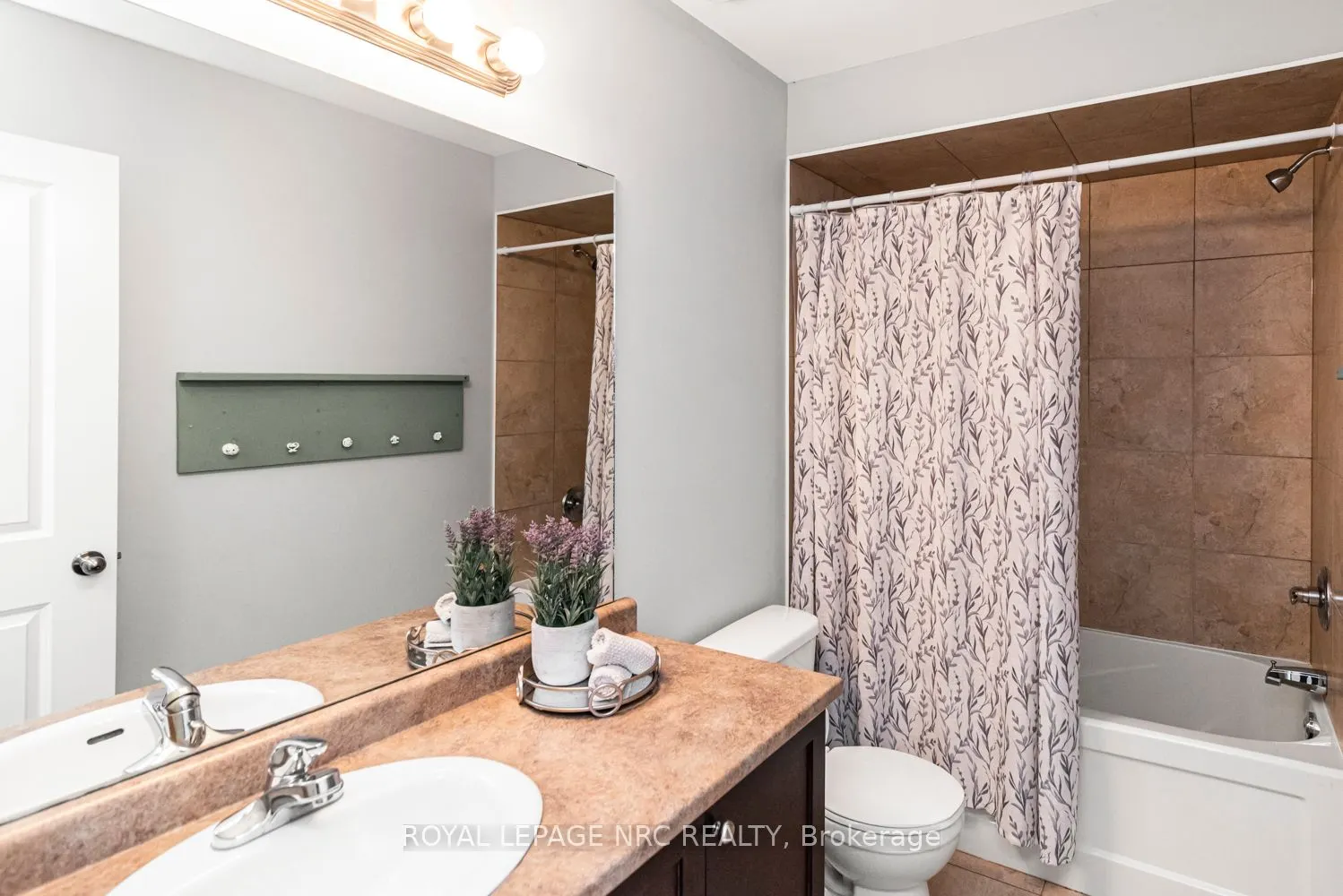45 Seabreeze Crescent, #22