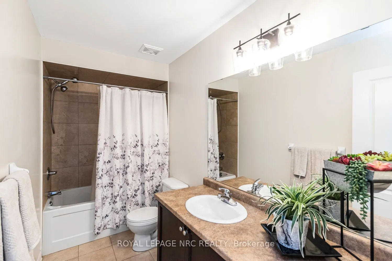 45 Seabreeze Crescent, #22