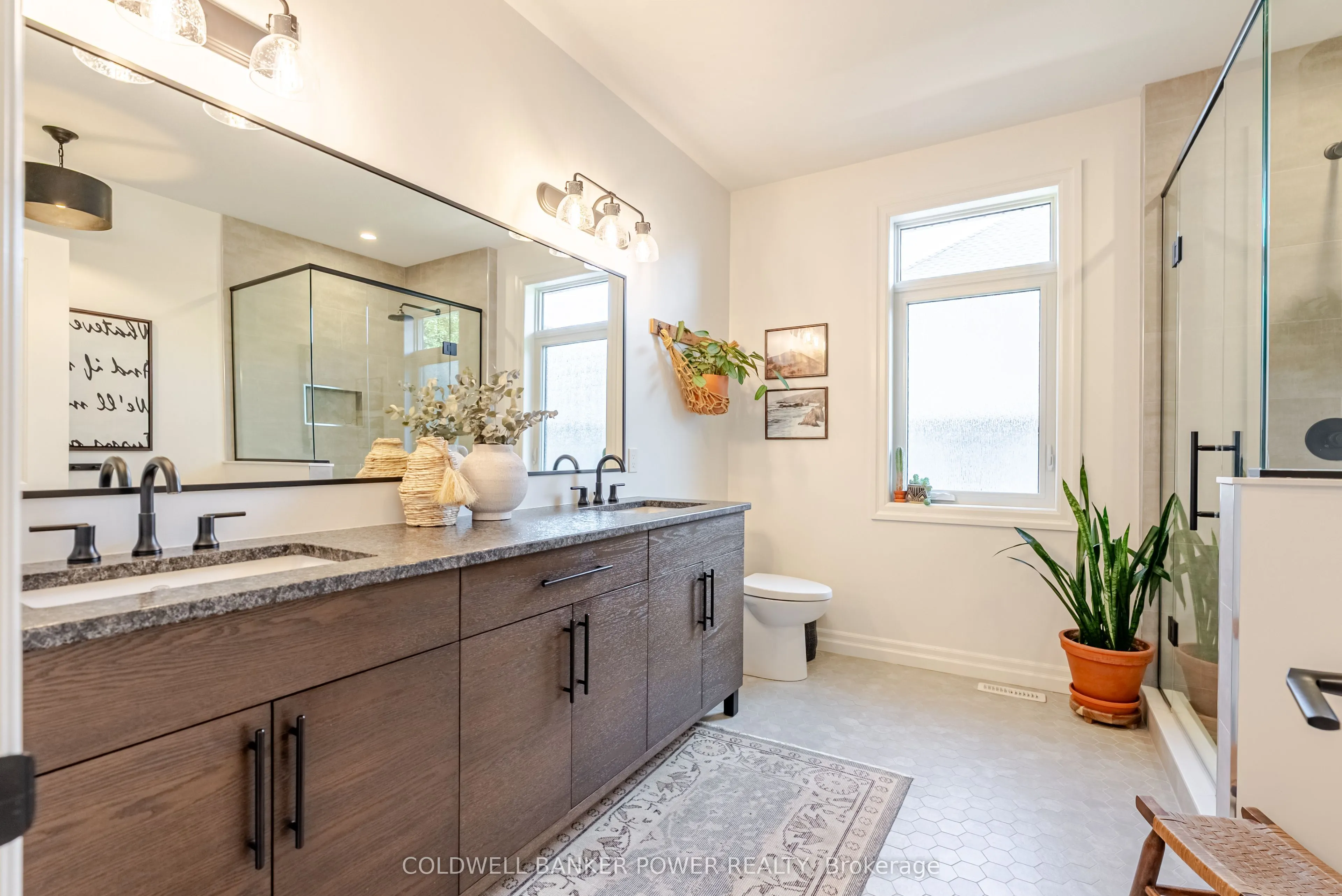 21 Edgeview Crescent