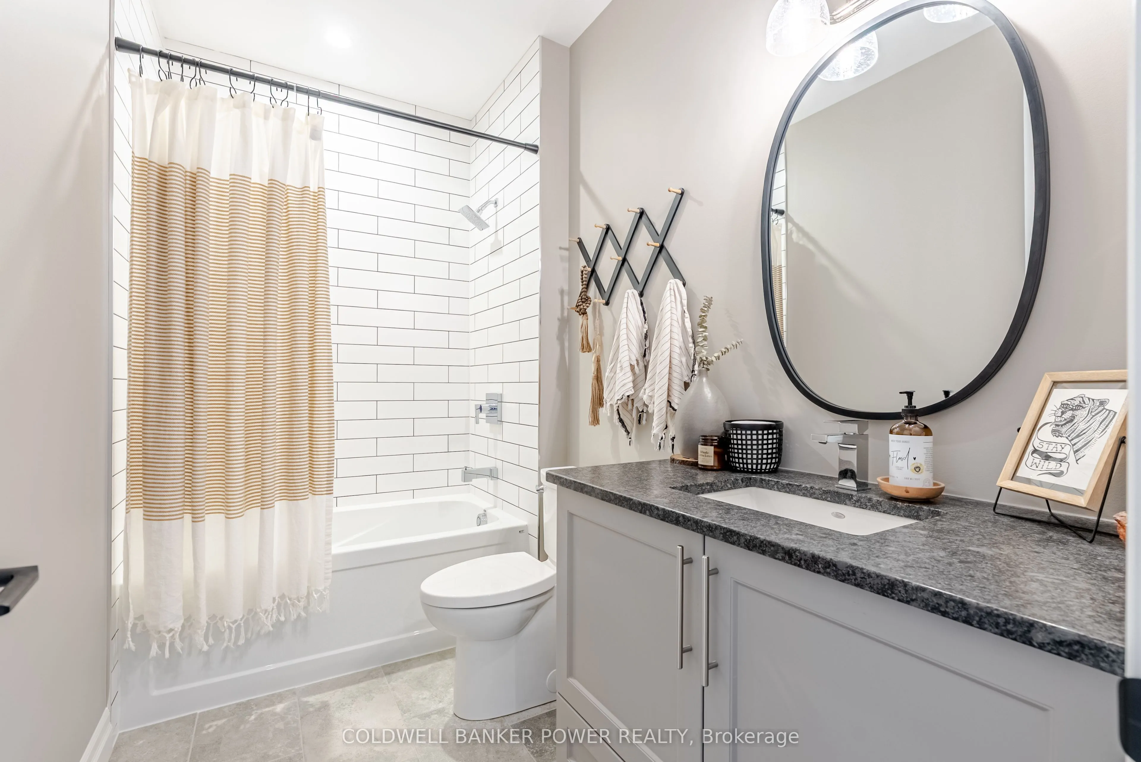 21 Edgeview Crescent