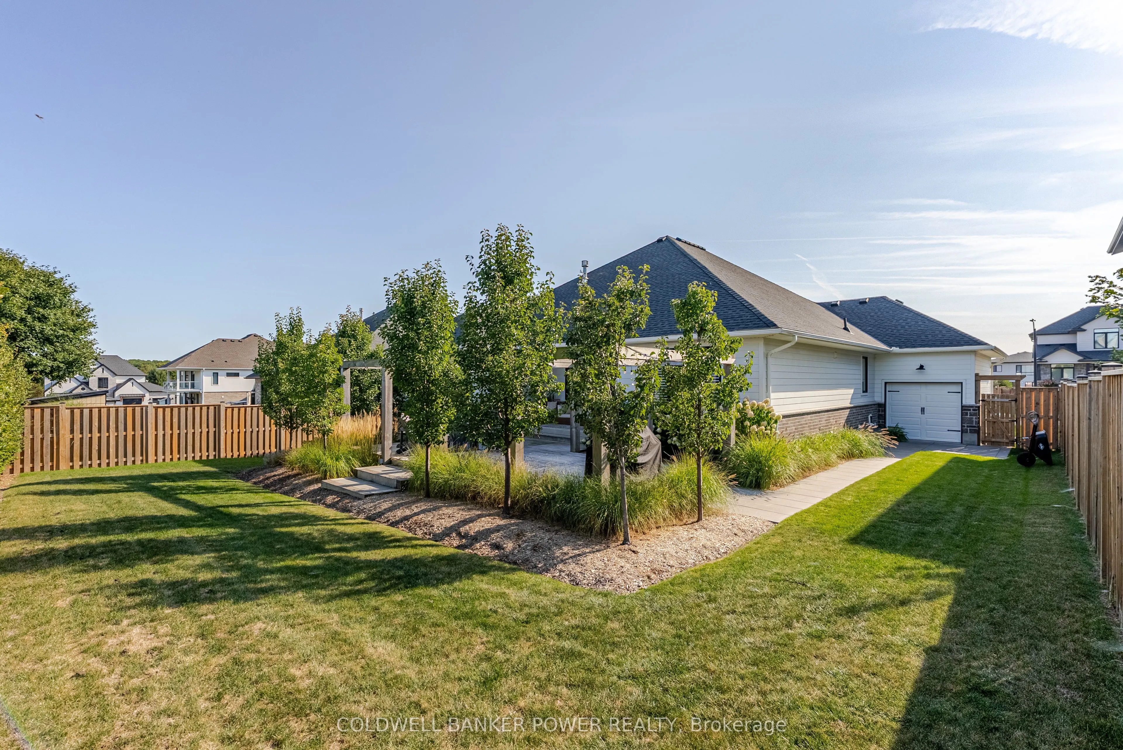 21 Edgeview Crescent