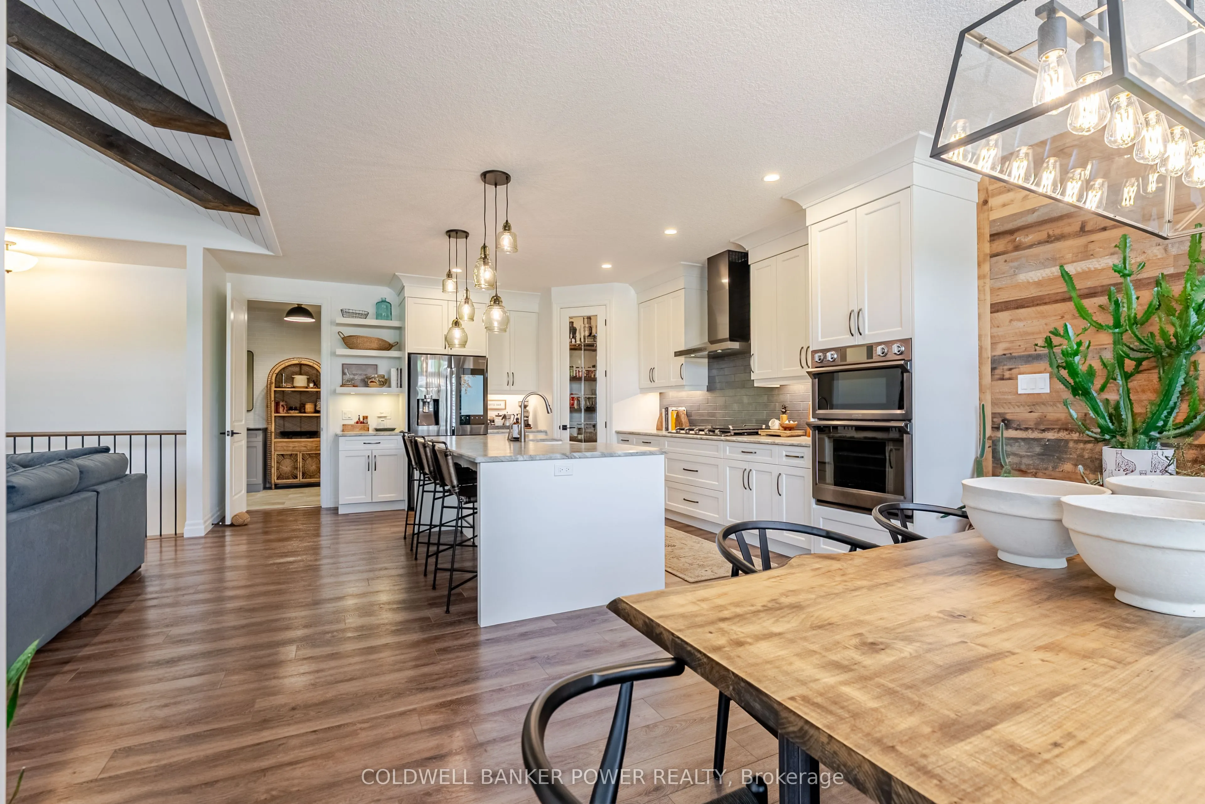 21 Edgeview Crescent