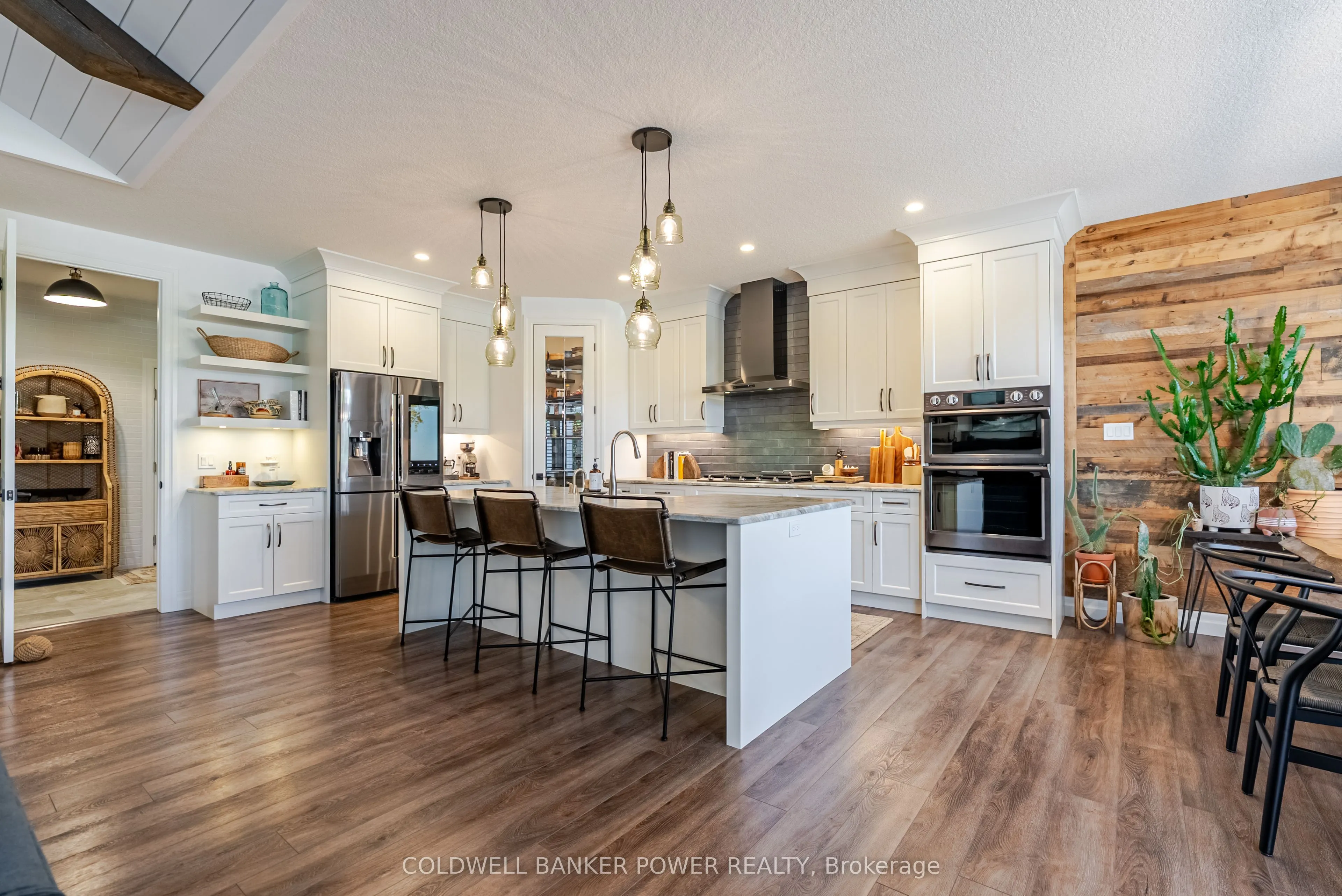 21 Edgeview Crescent