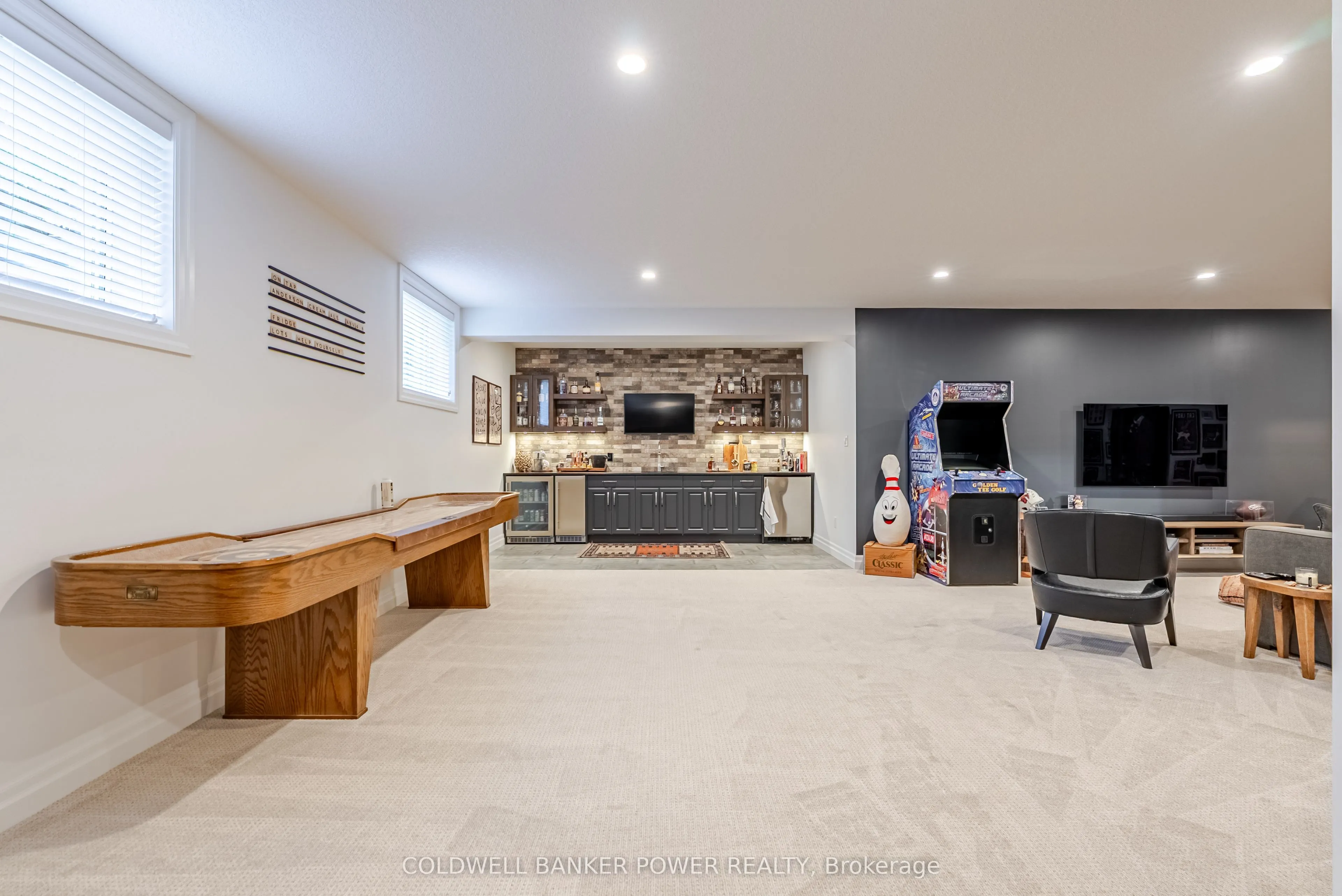 21 Edgeview Crescent
