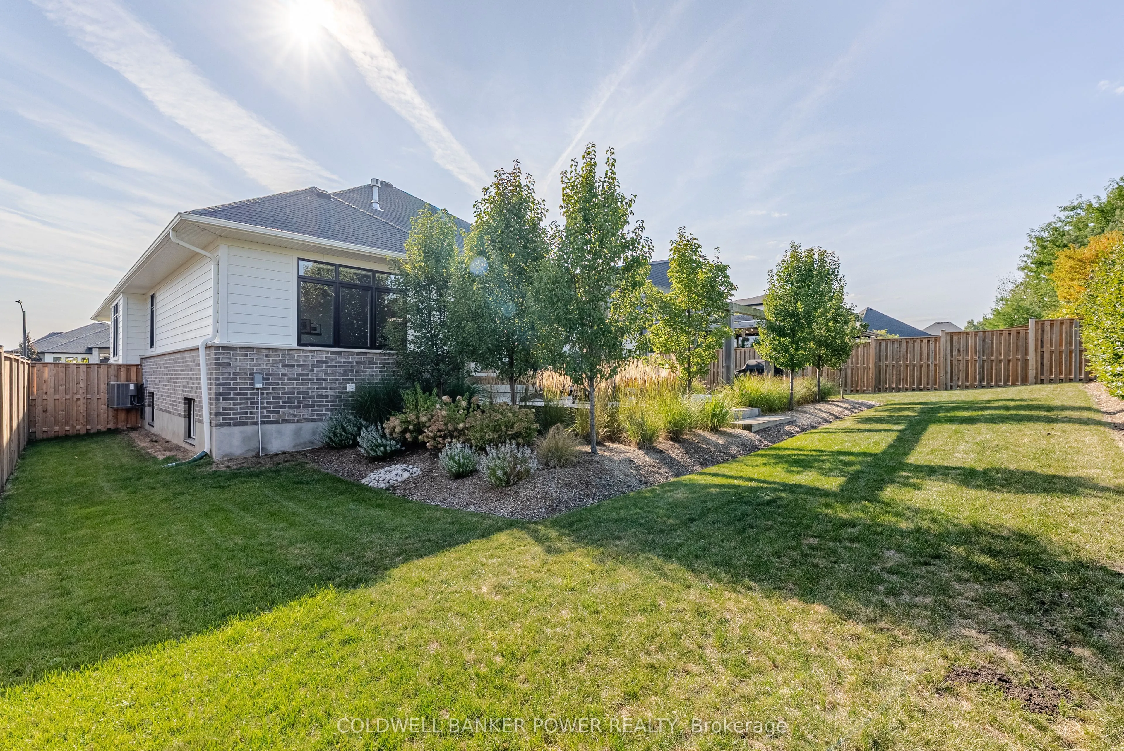 21 Edgeview Crescent