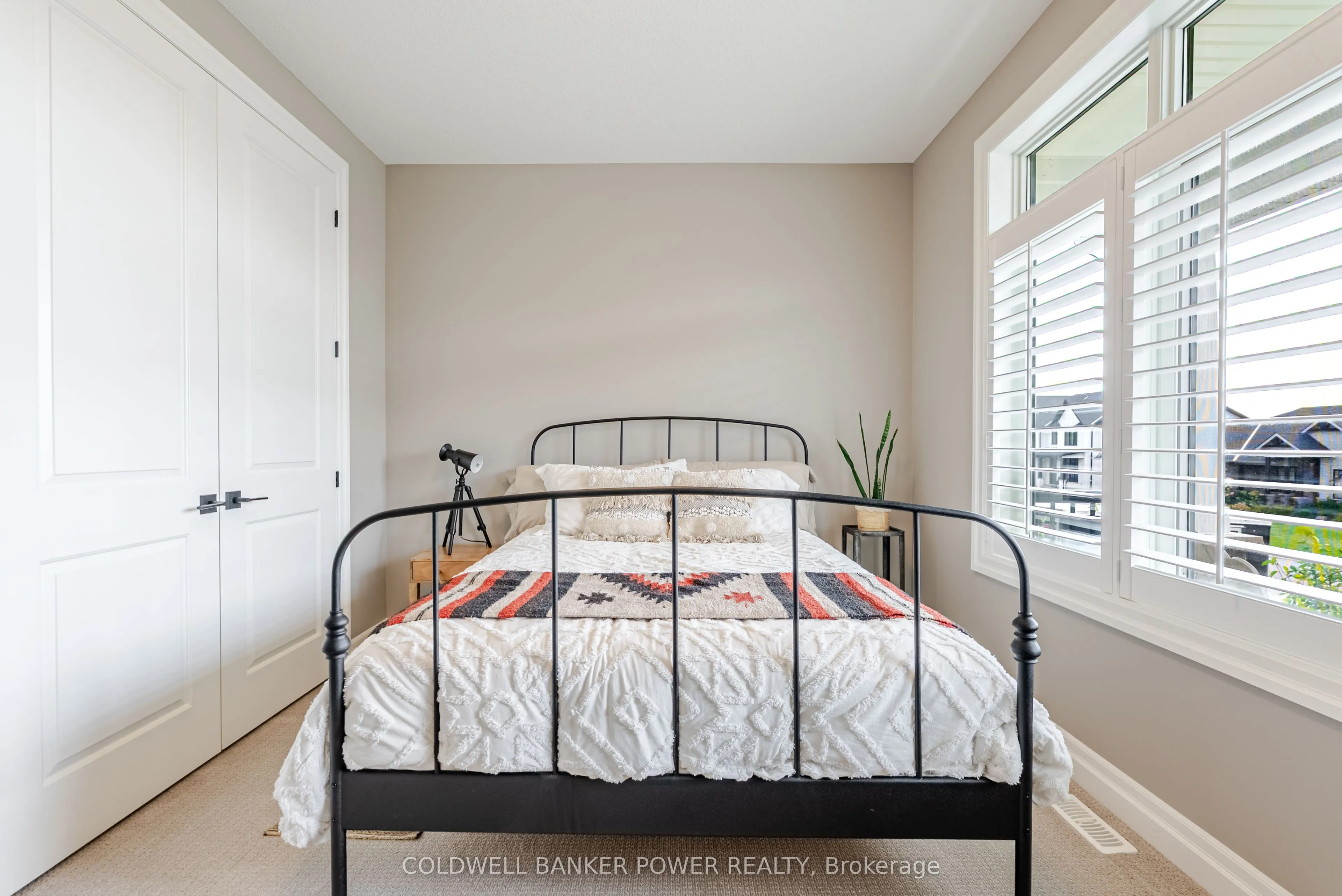 21 Edgeview Crescent