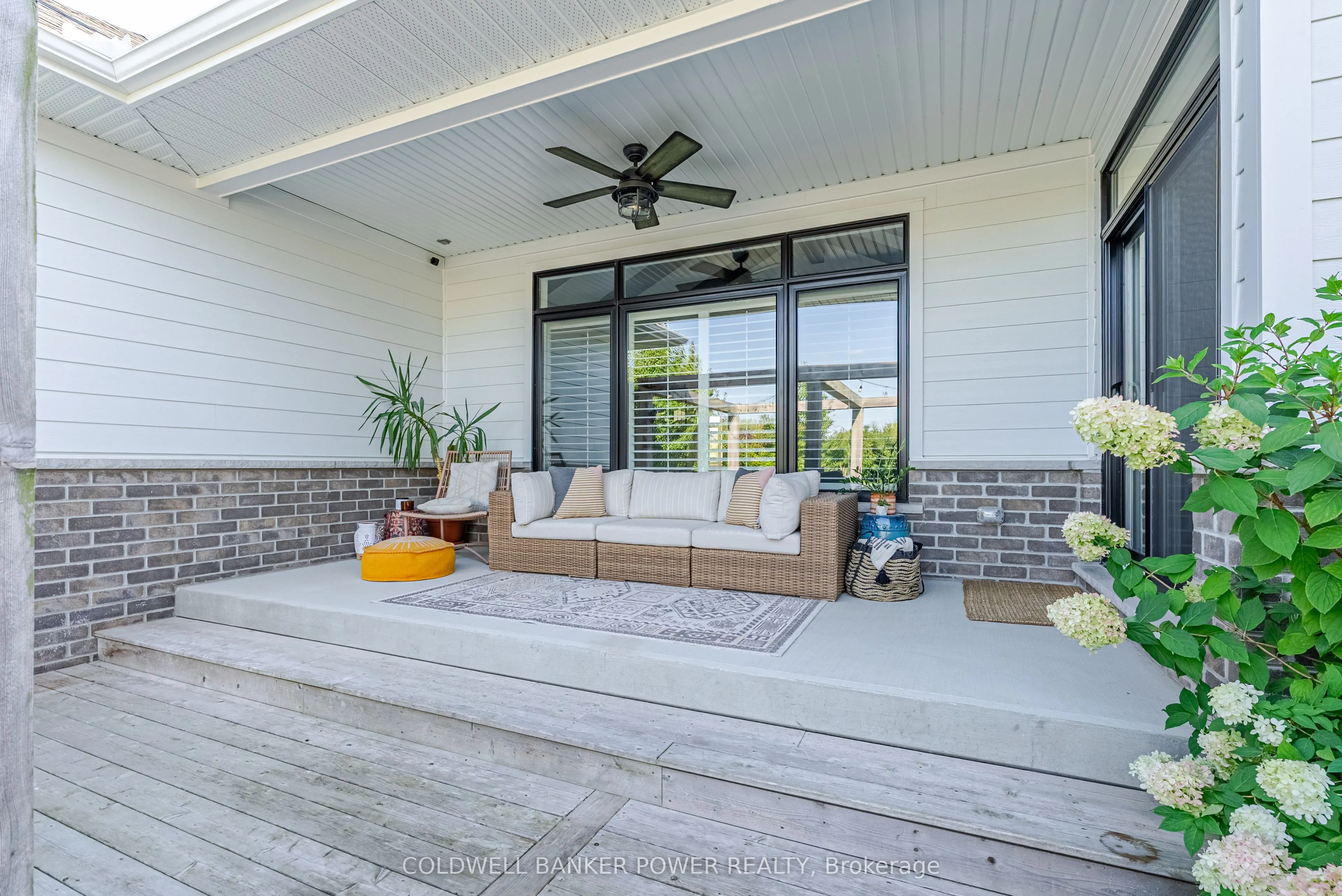 21 Edgeview Crescent