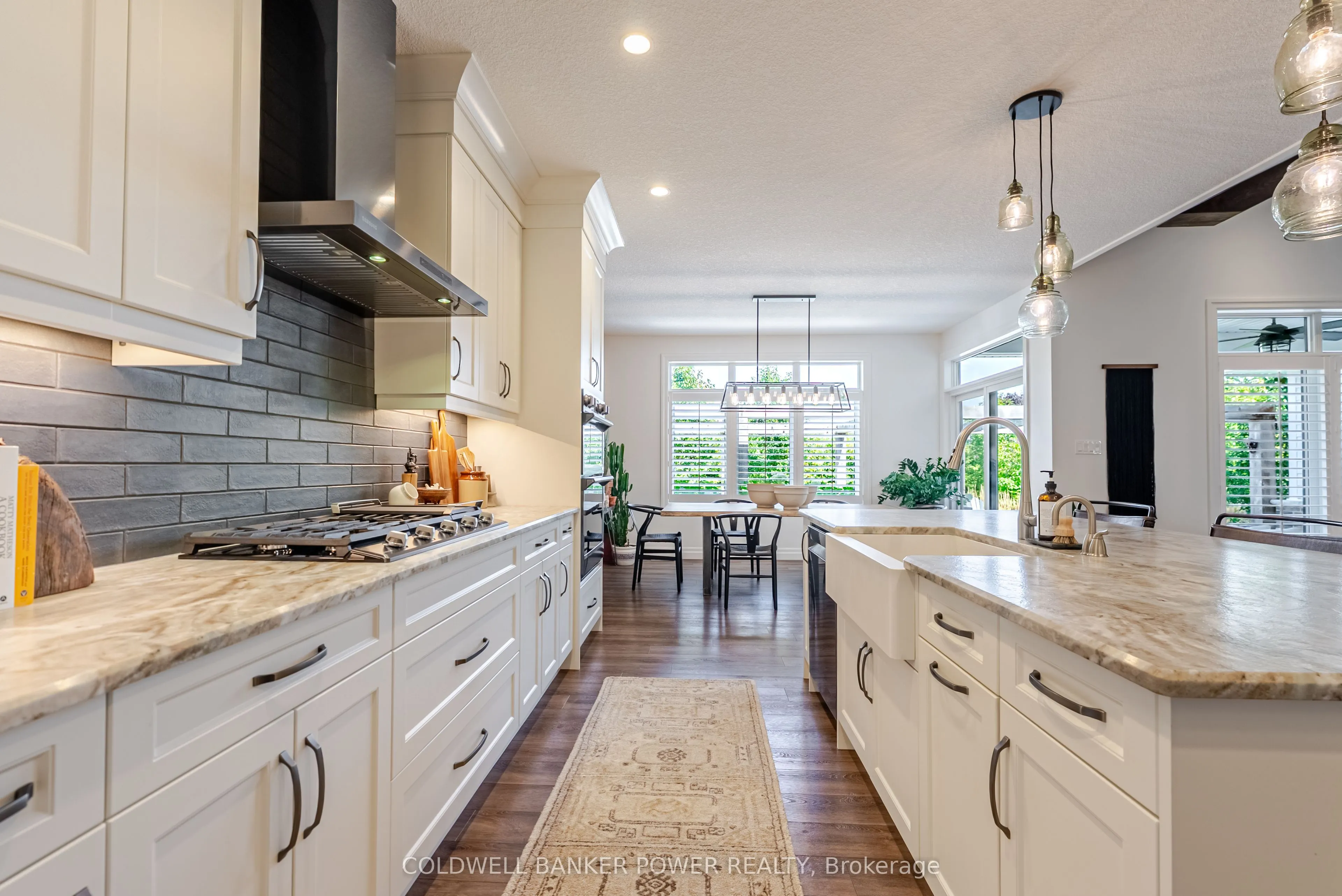 21 Edgeview Crescent