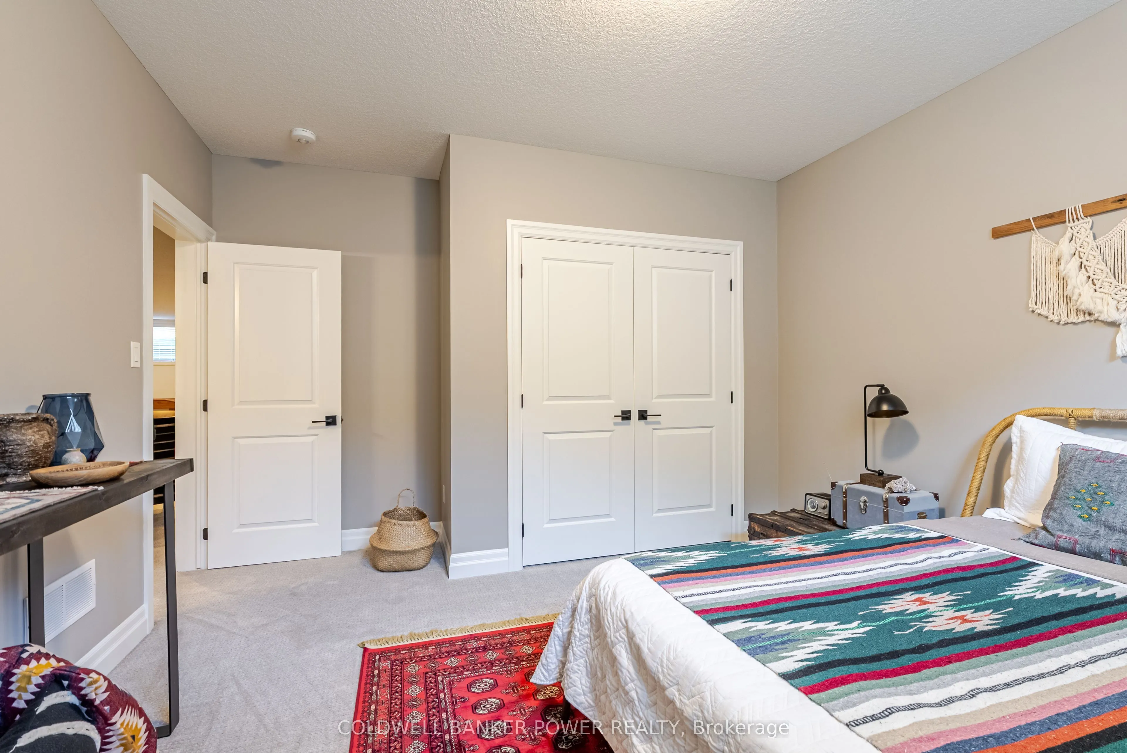 21 Edgeview Crescent