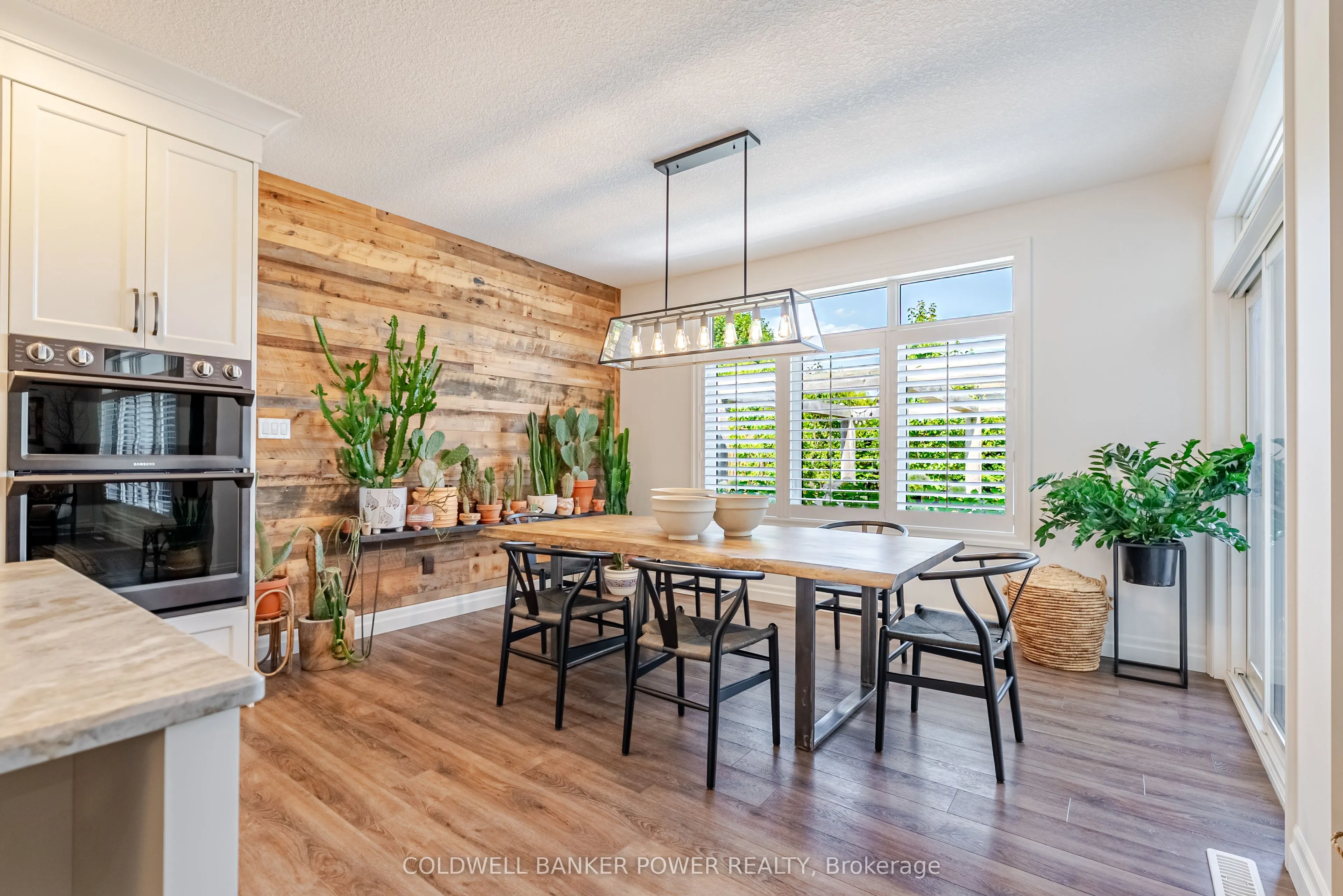 21 Edgeview Crescent