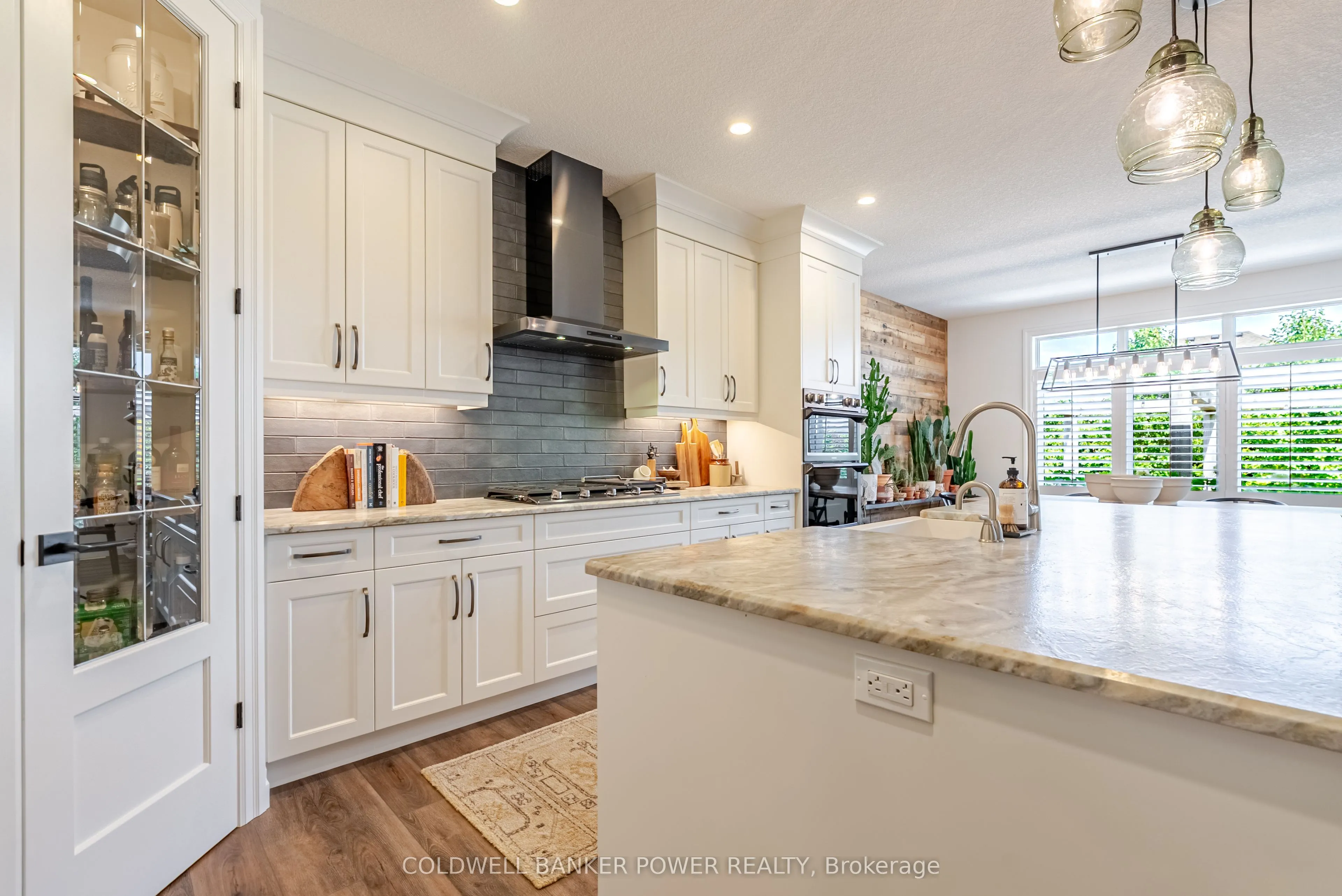 21 Edgeview Crescent