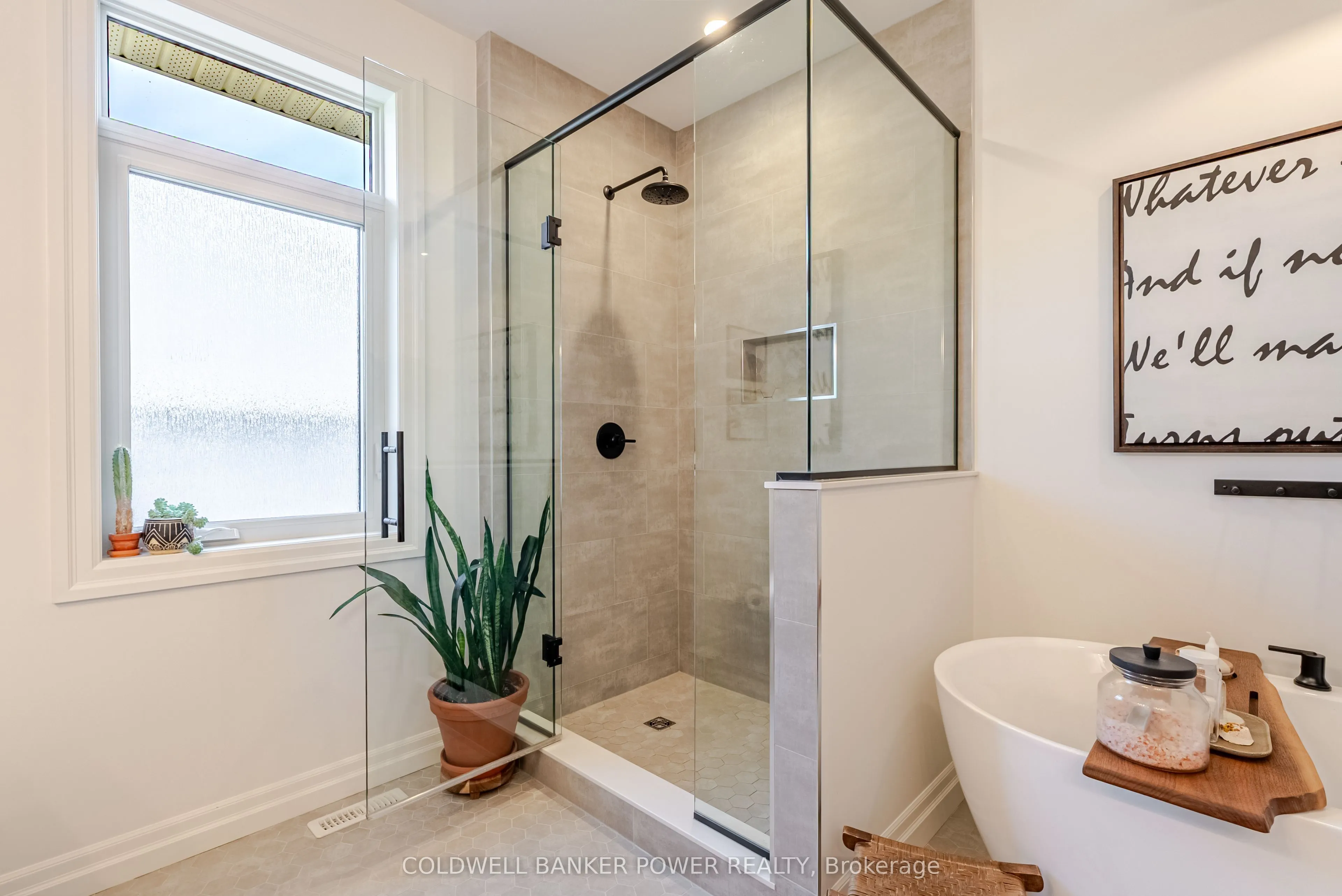 21 Edgeview Crescent