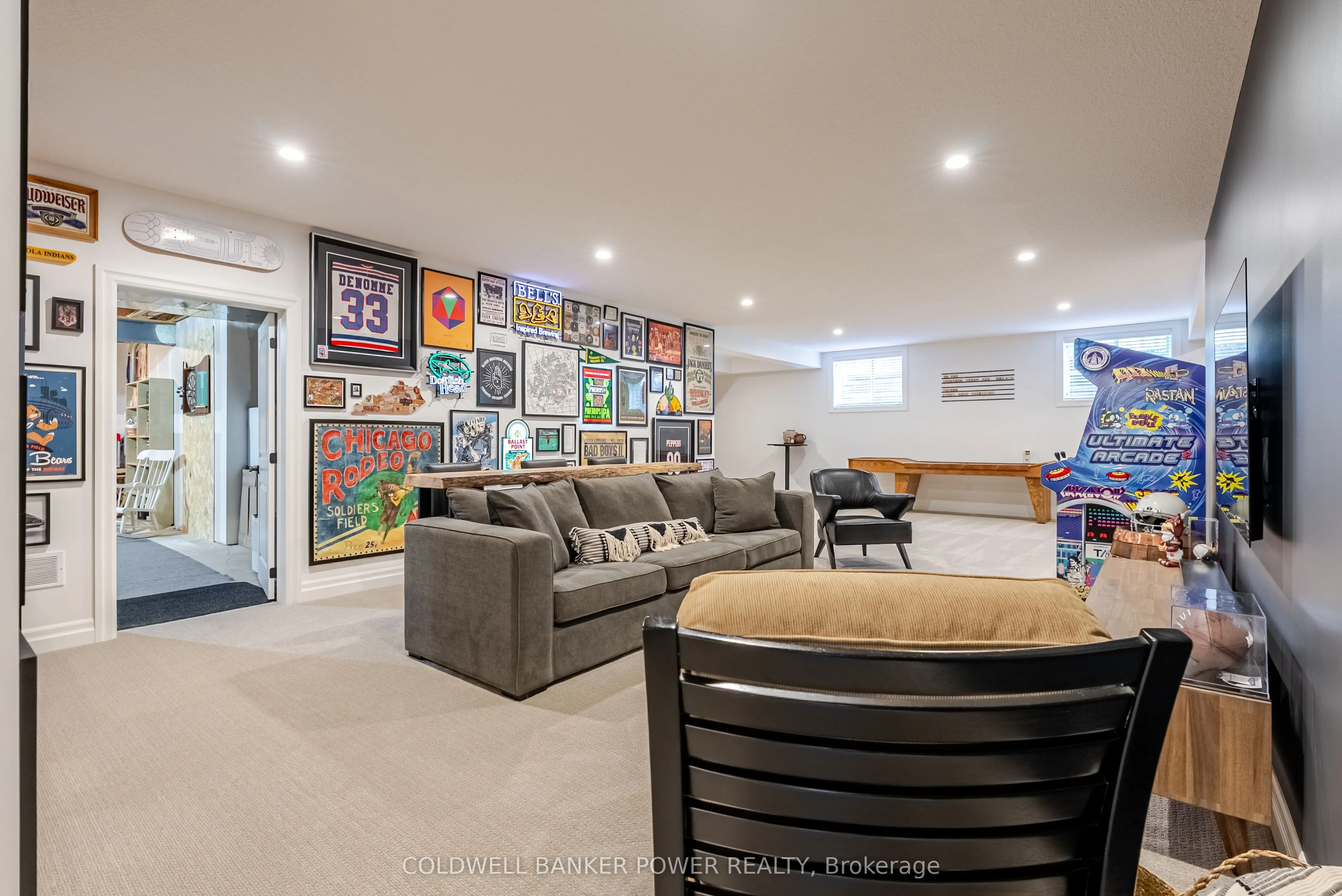 21 Edgeview Crescent