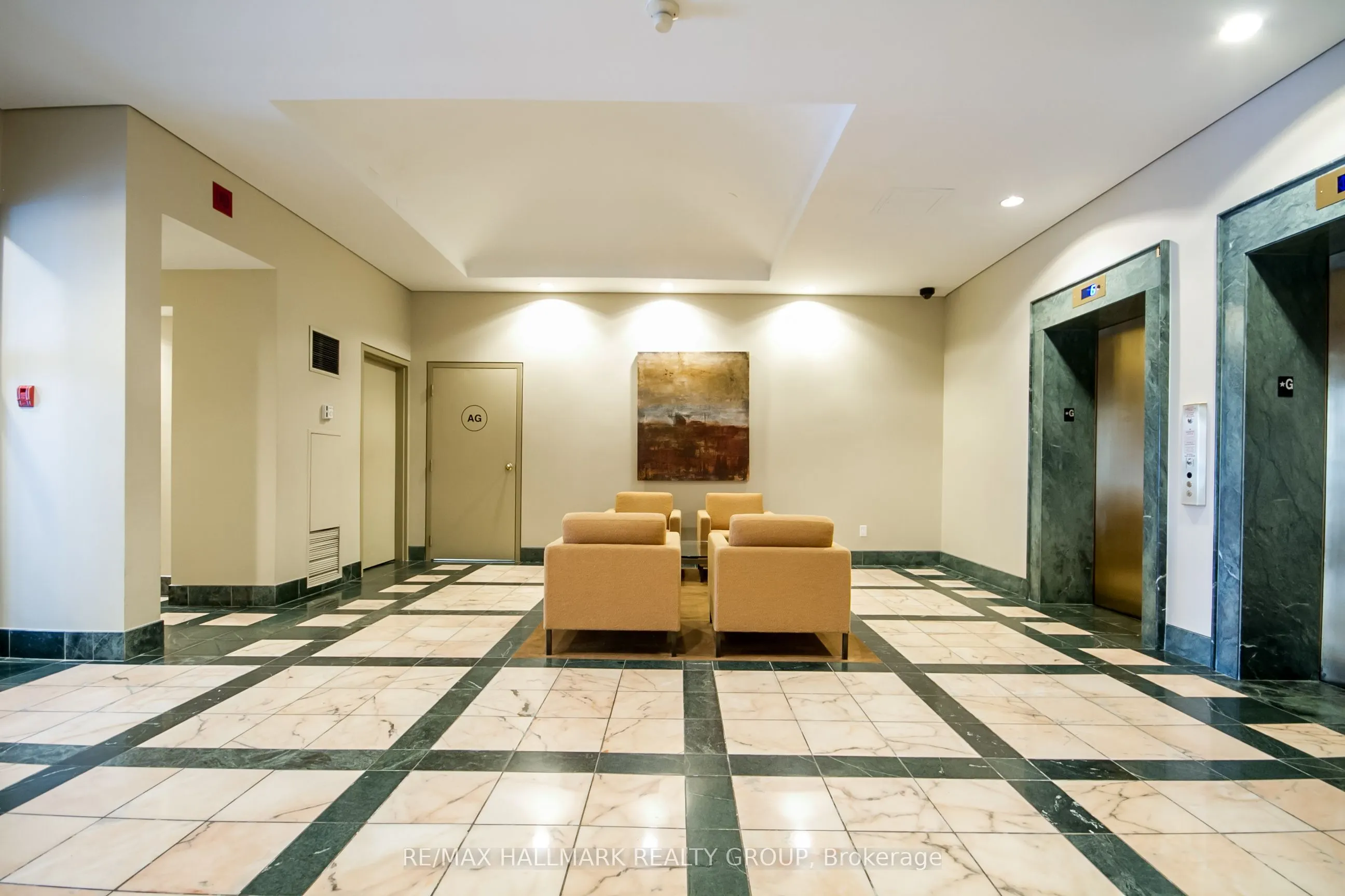 15 Murray Street, #306
