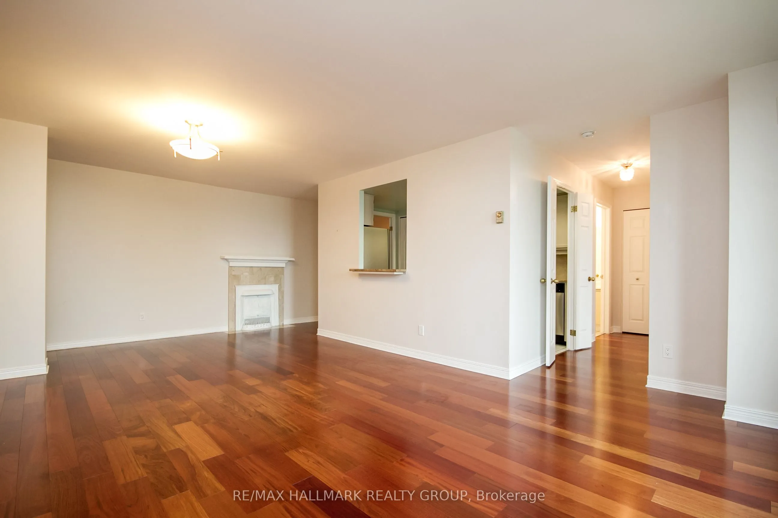 15 Murray Street, #306