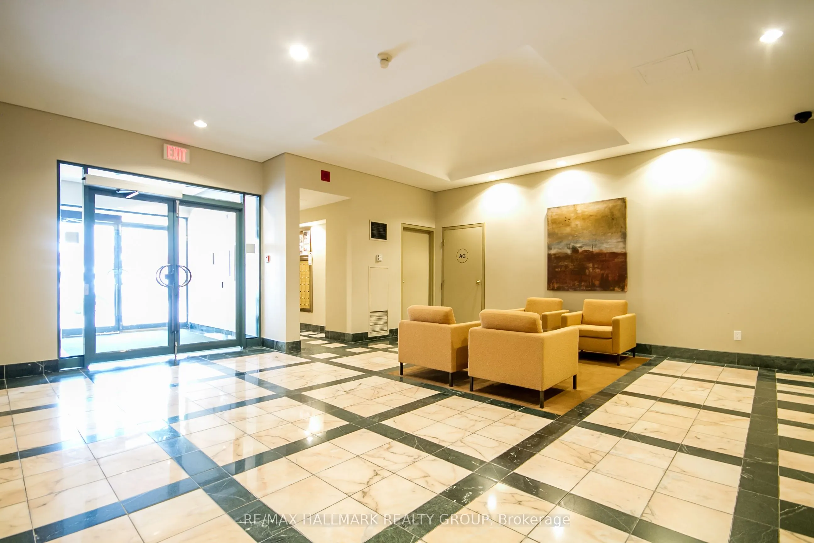 15 Murray Street, #306