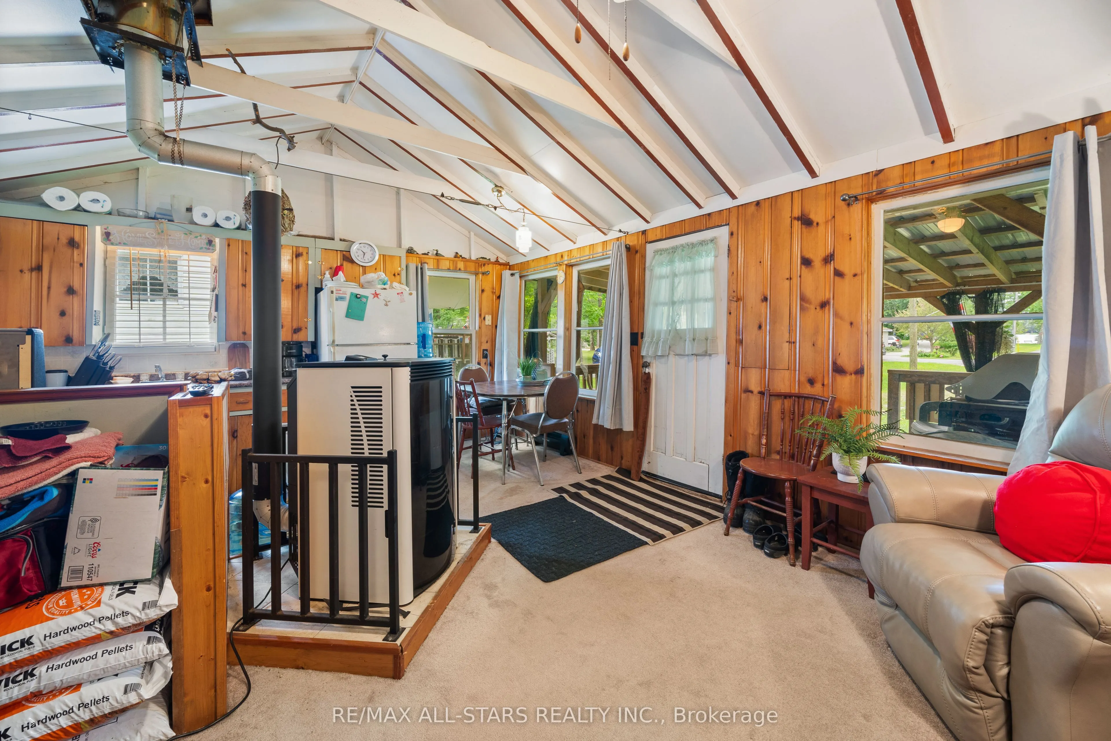 93 Sturgeon Glen Road