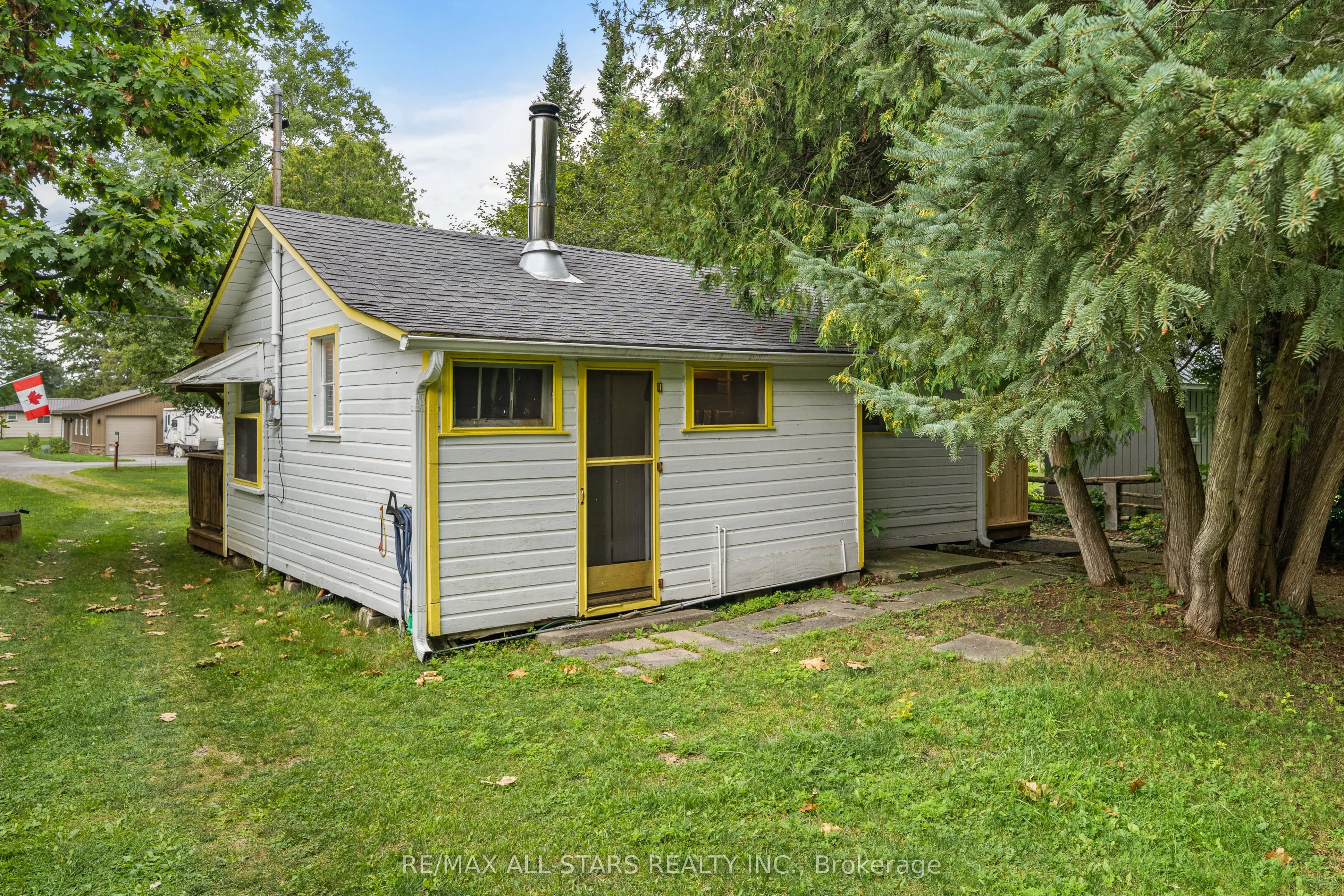 93 Sturgeon Glen Road
