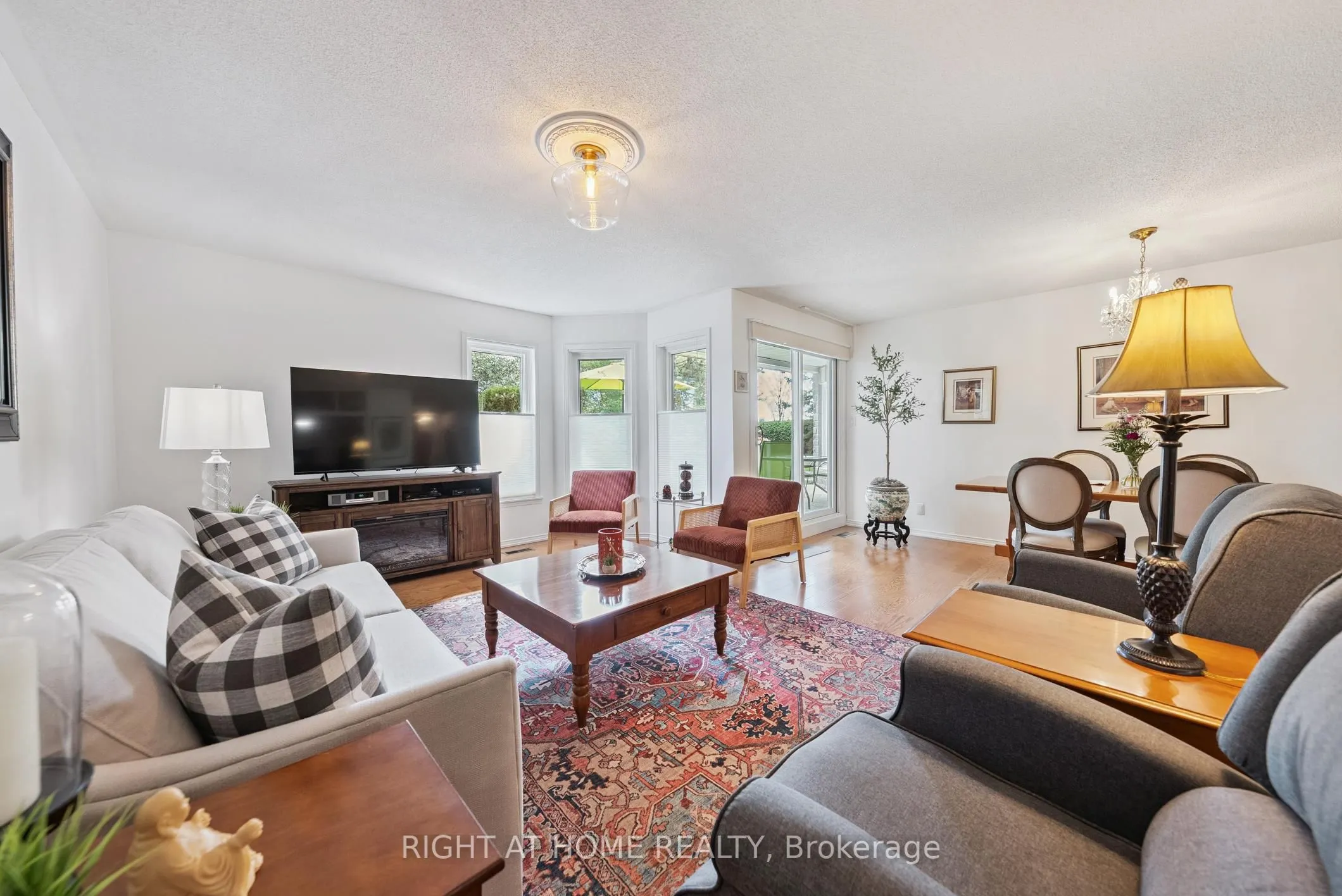1099 Clonsilla Avenue, #122B