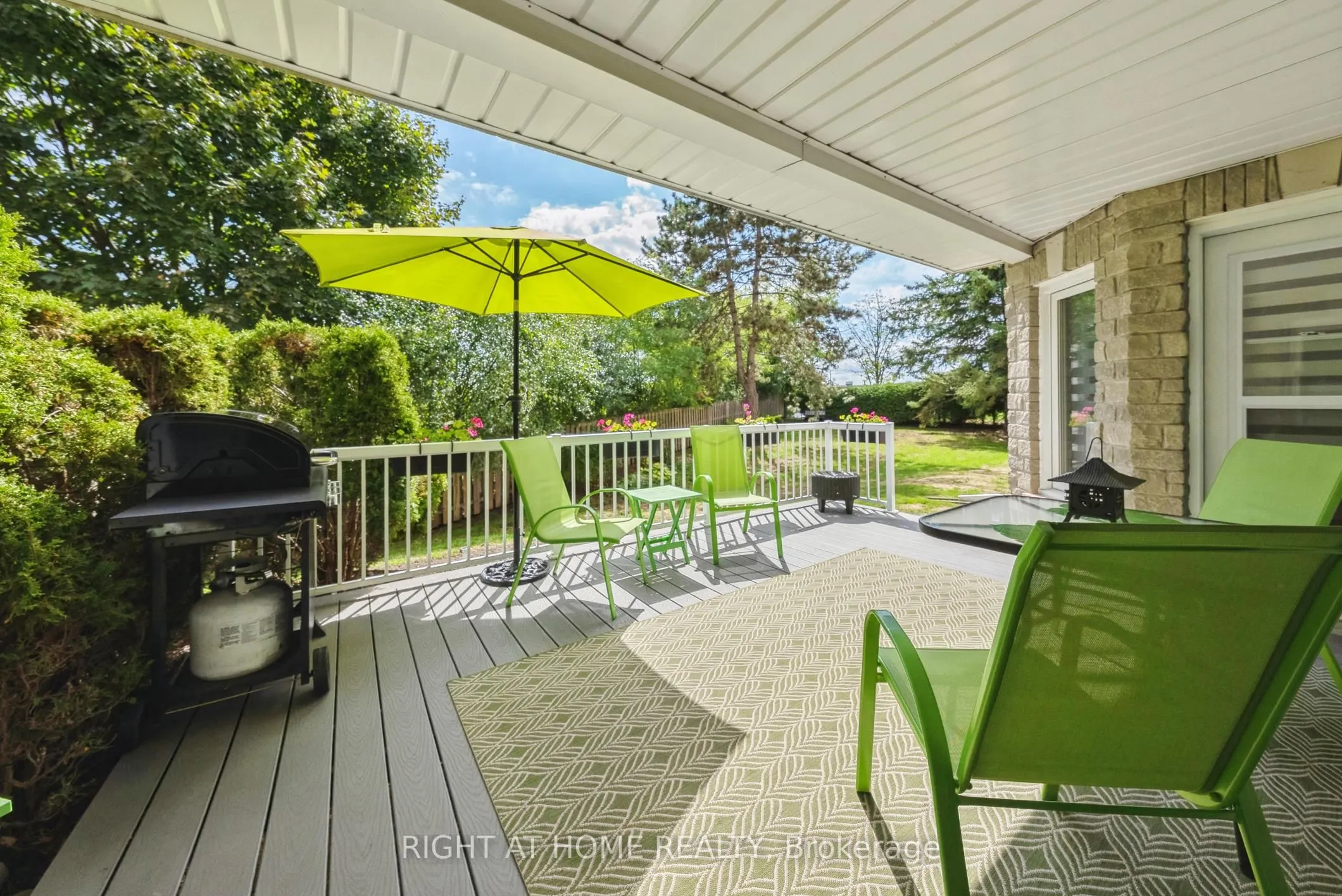 1099 Clonsilla Avenue, #122B