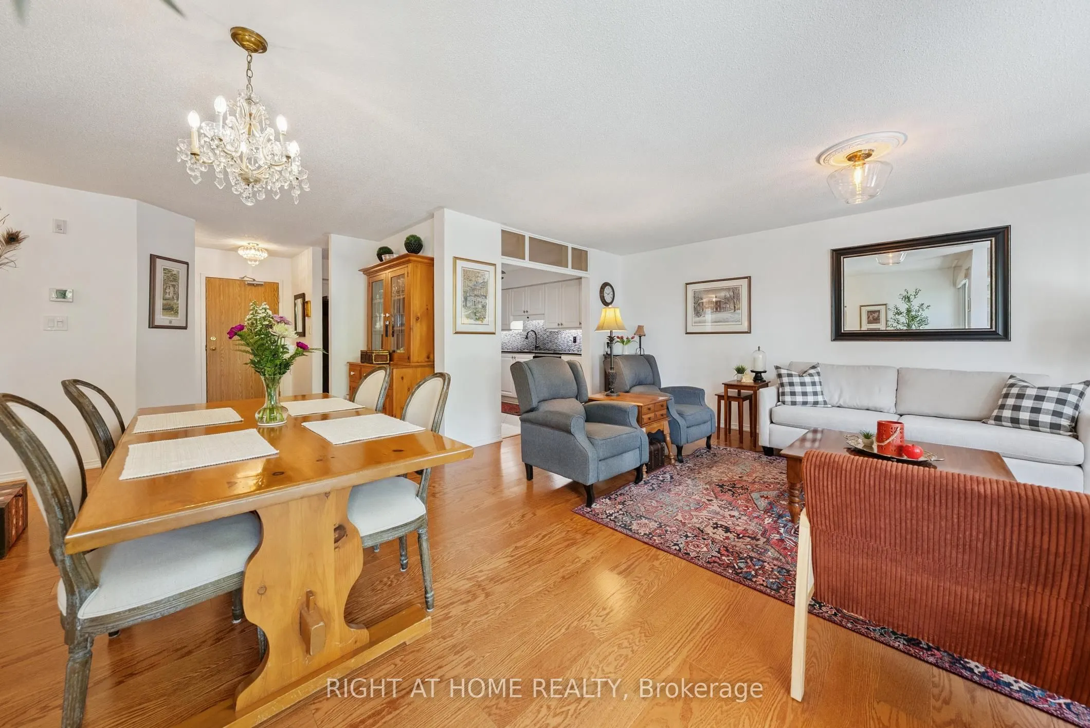 1099 Clonsilla Avenue, #122B