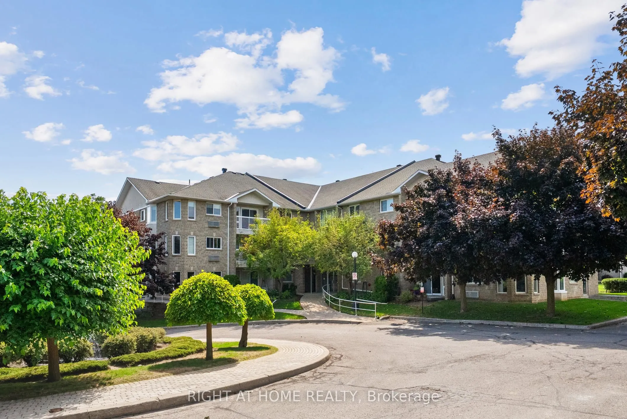 1099 Clonsilla Avenue, #122B