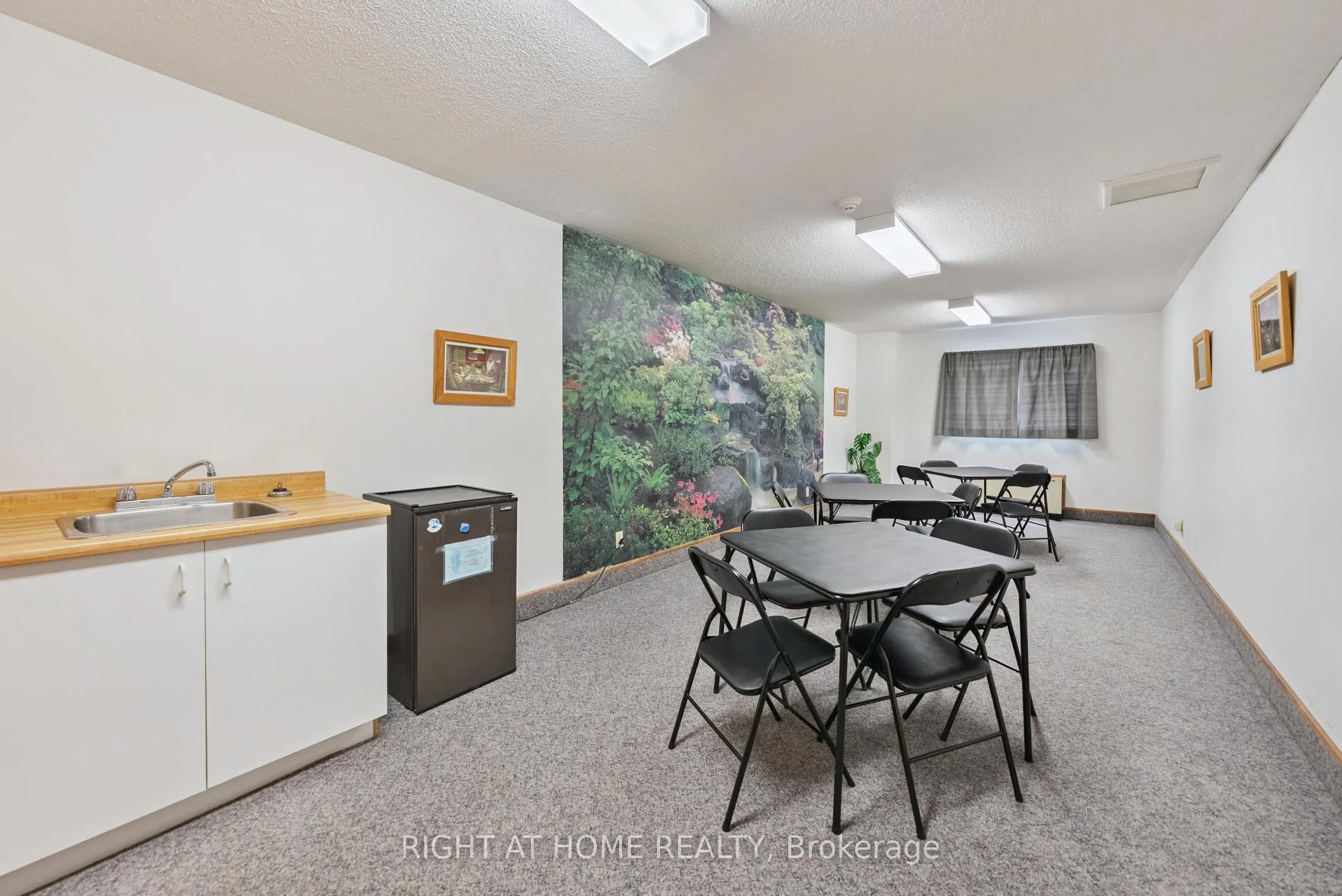 1099 Clonsilla Avenue, #122B