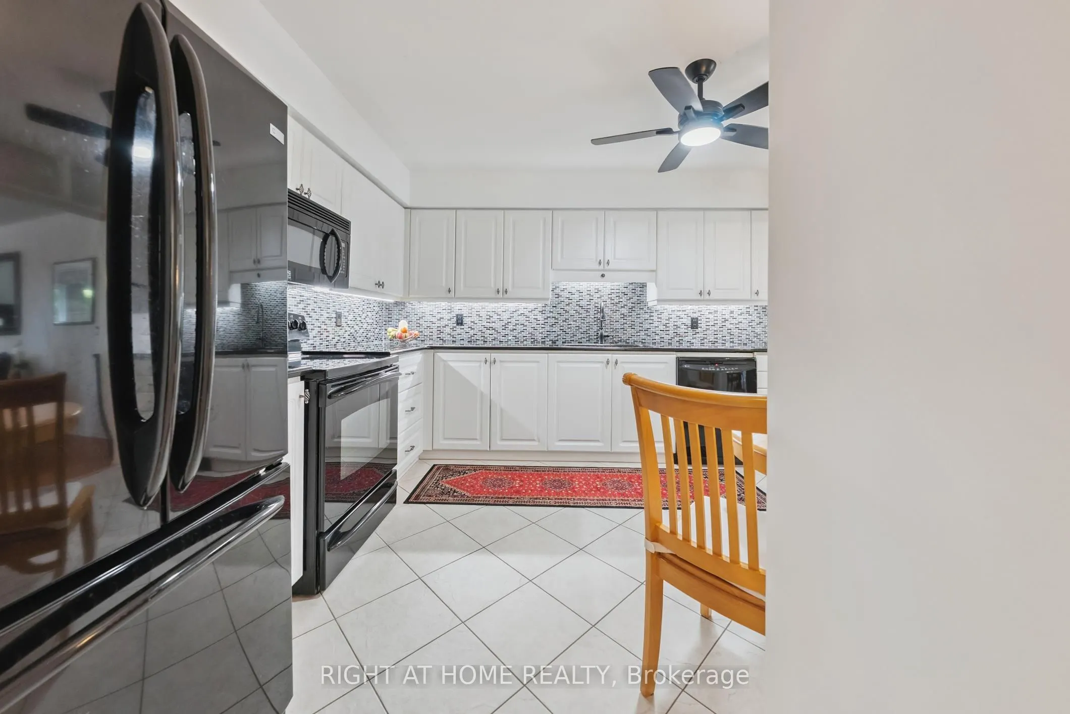 1099 Clonsilla Avenue, #122B