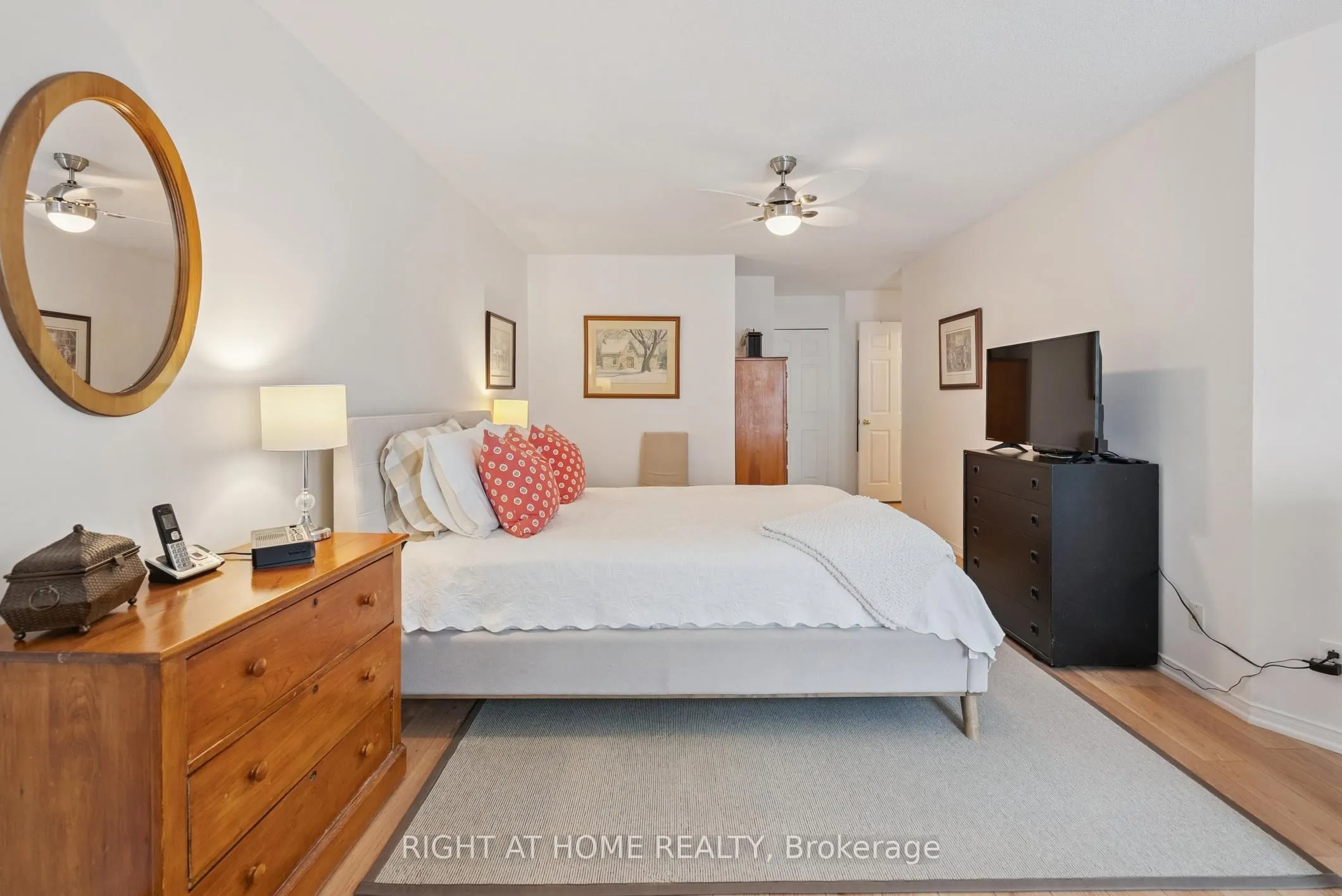 1099 Clonsilla Avenue, #122B
