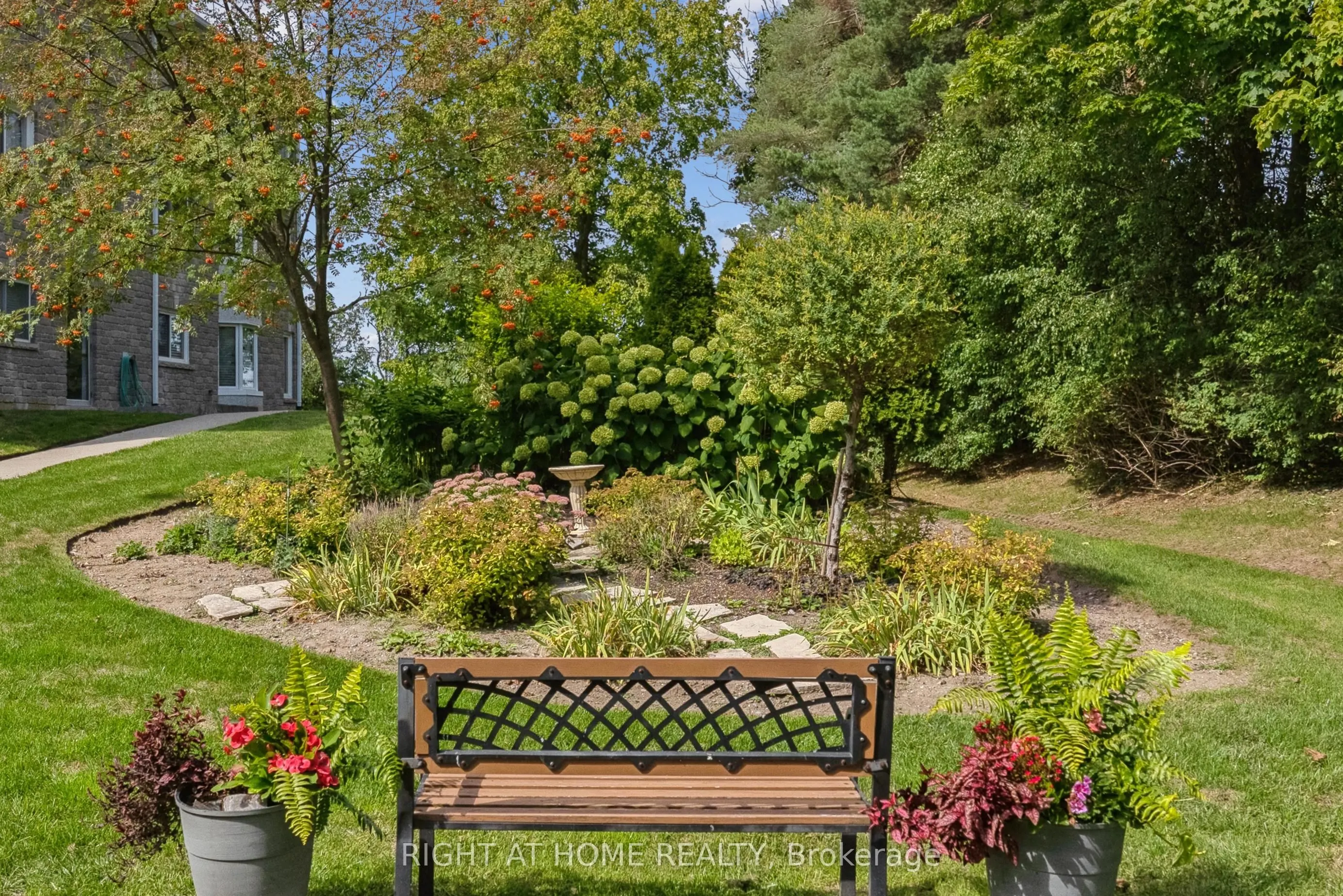 1099 Clonsilla Avenue, #122B