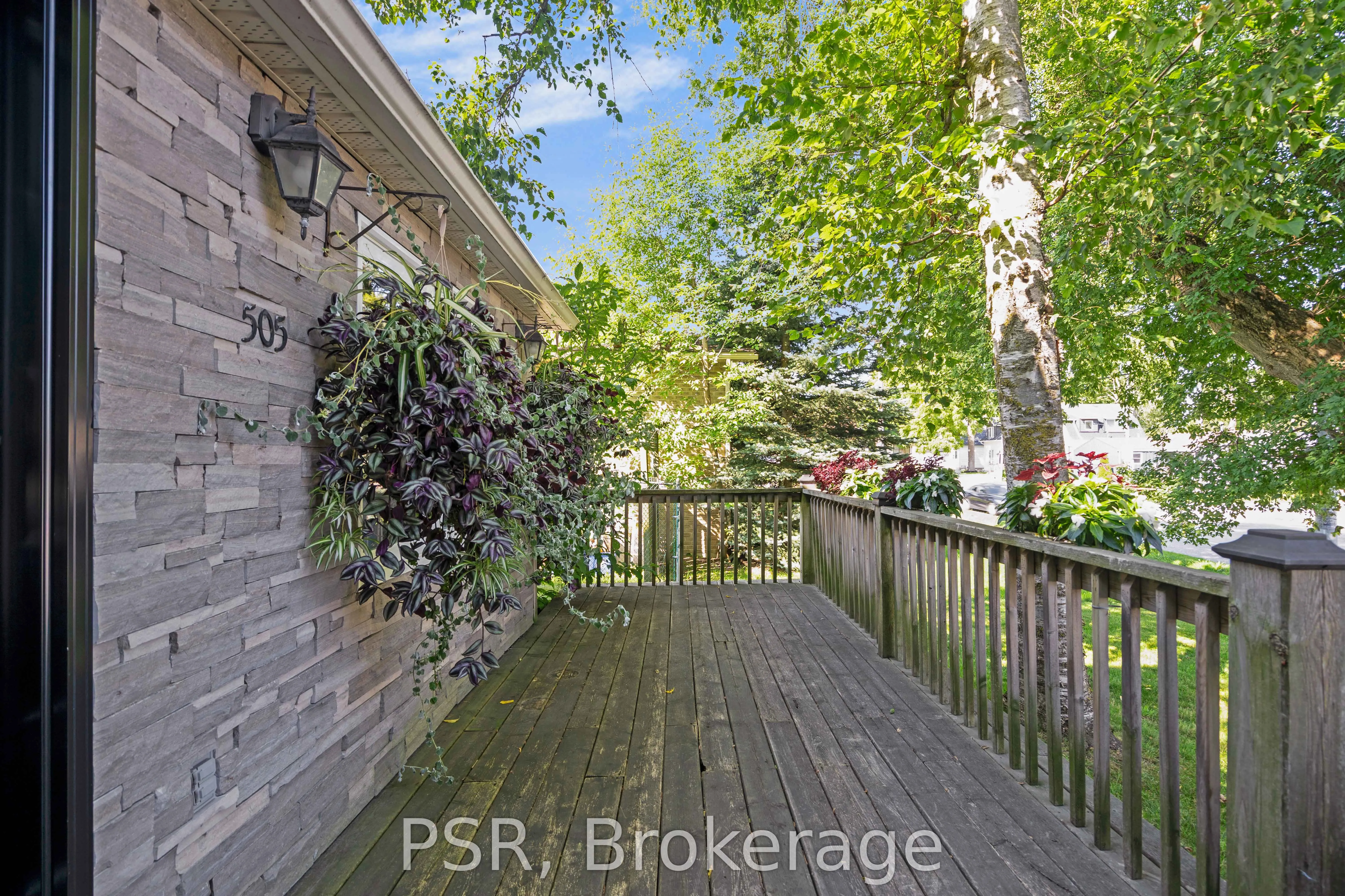 505 Main Street E