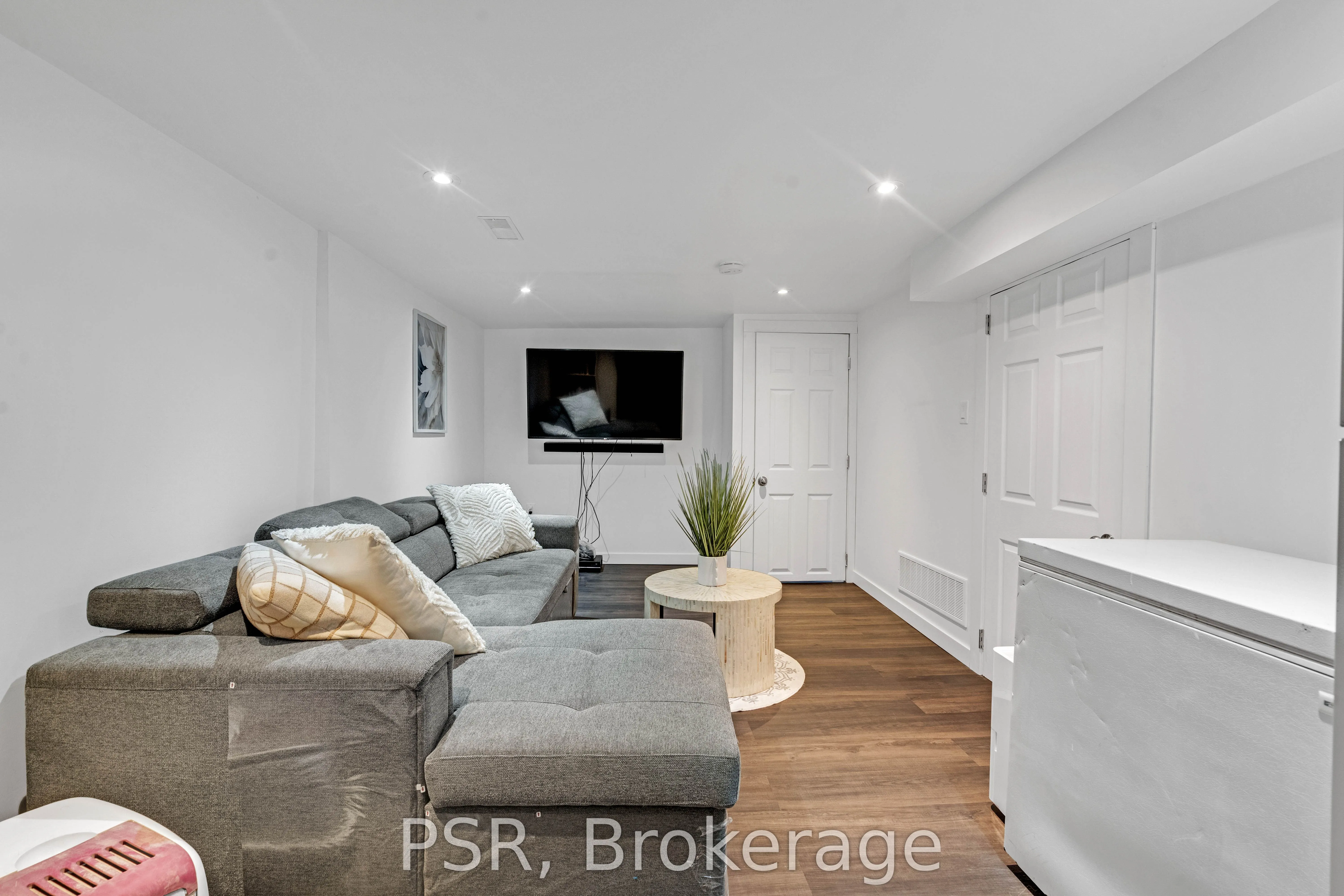 505 Main Street E